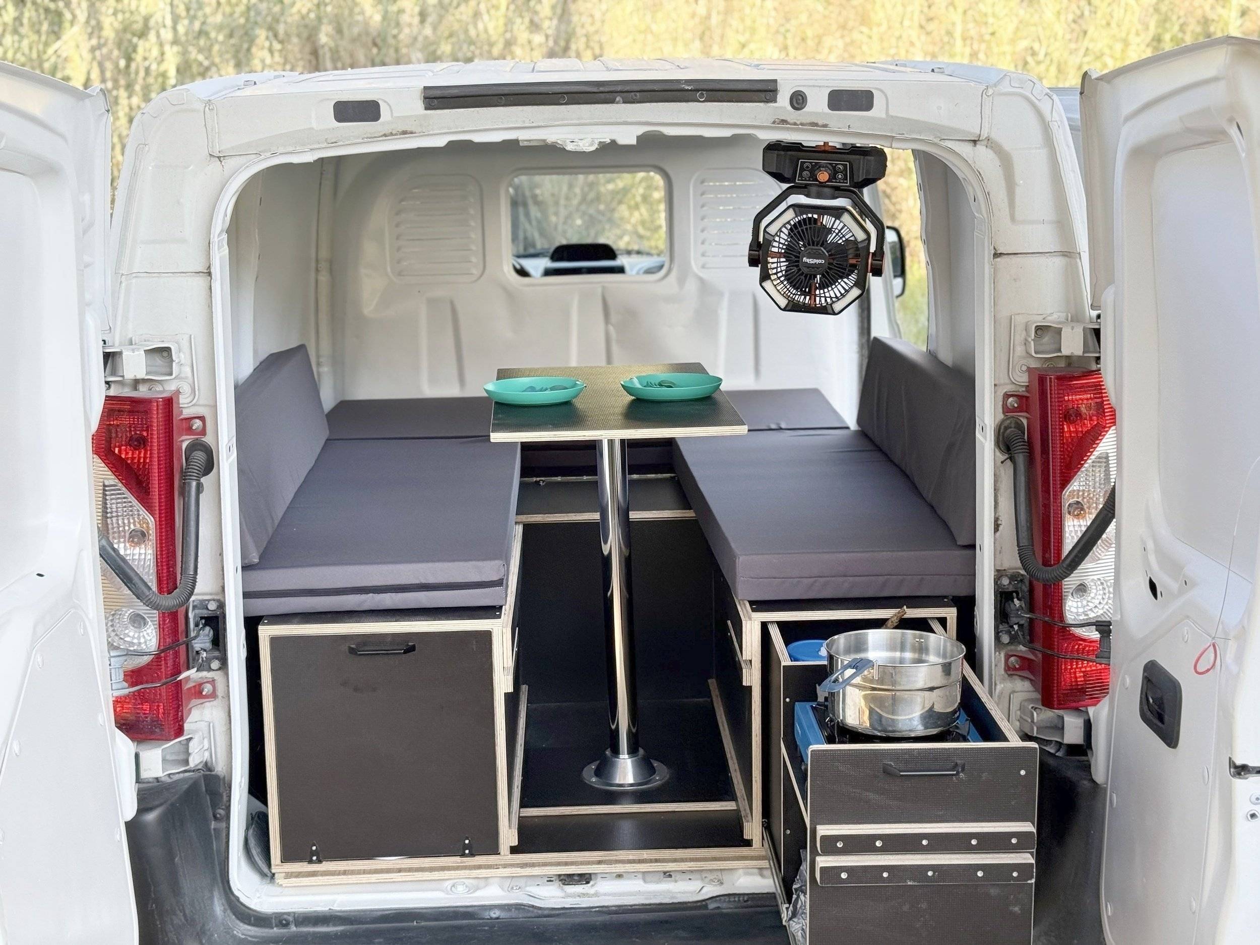 Coin repas Citroën Jumpy 1,6l 90 ch - Yescapa