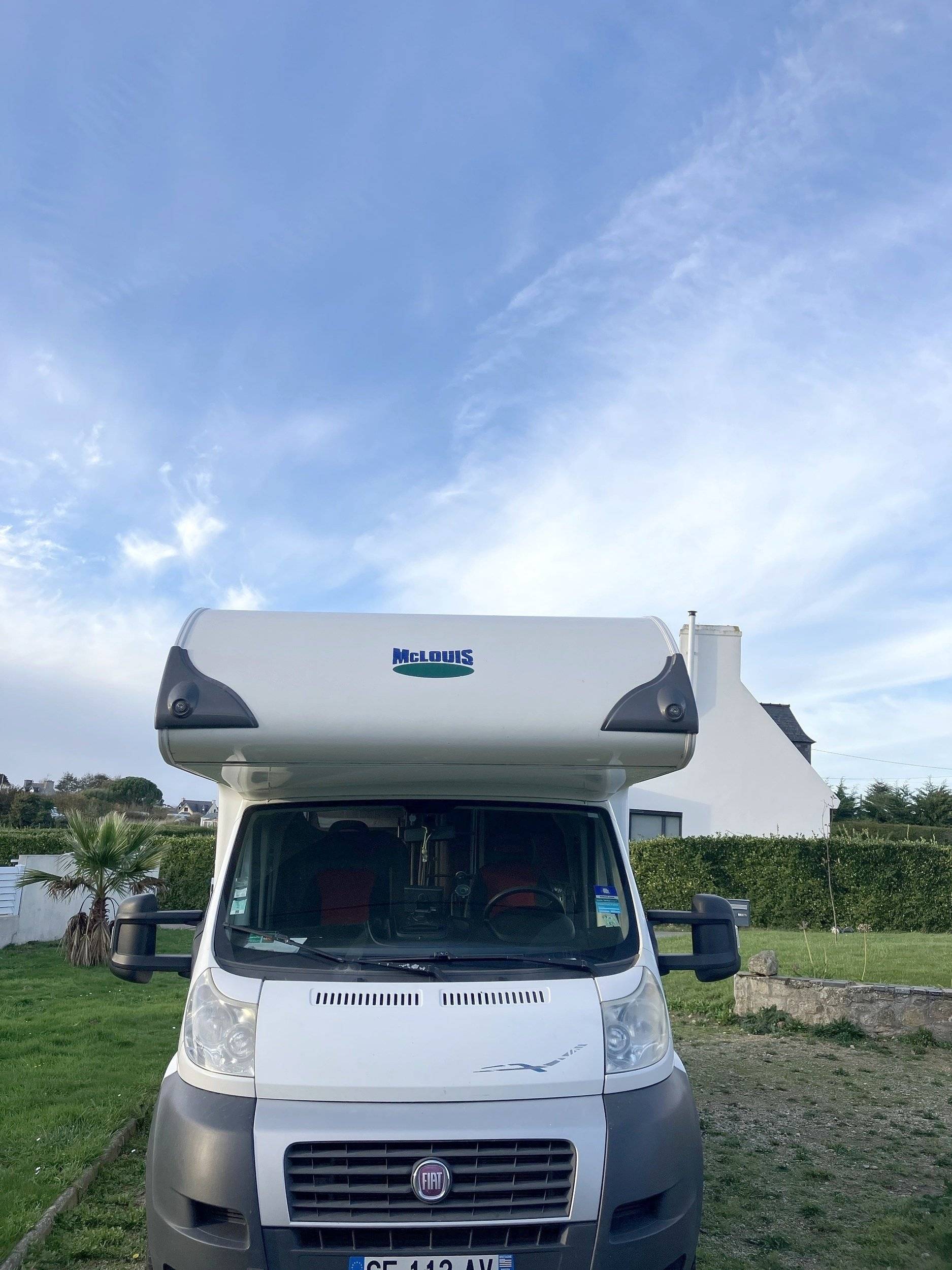 Vue avant de 3/4 Fiat 2,3 l 130 ch. - Yescapa