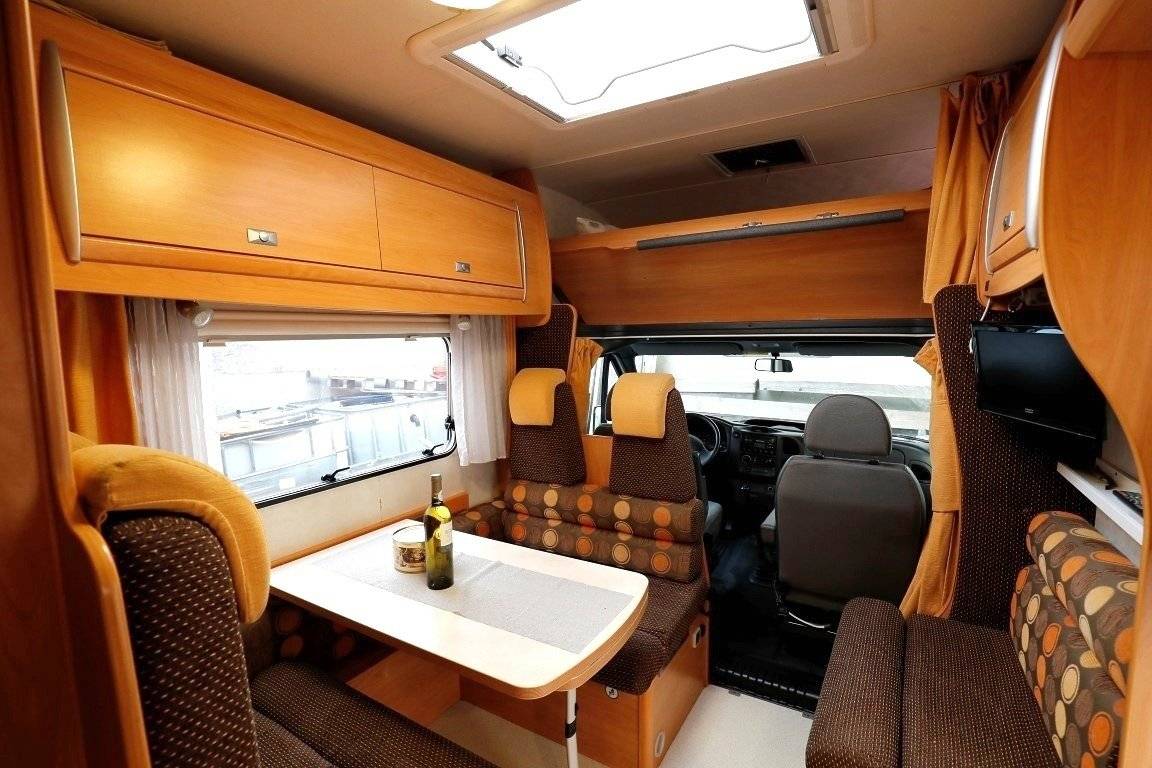 Dinette Ford Transit 2,0 l 130 ch - Yescapa