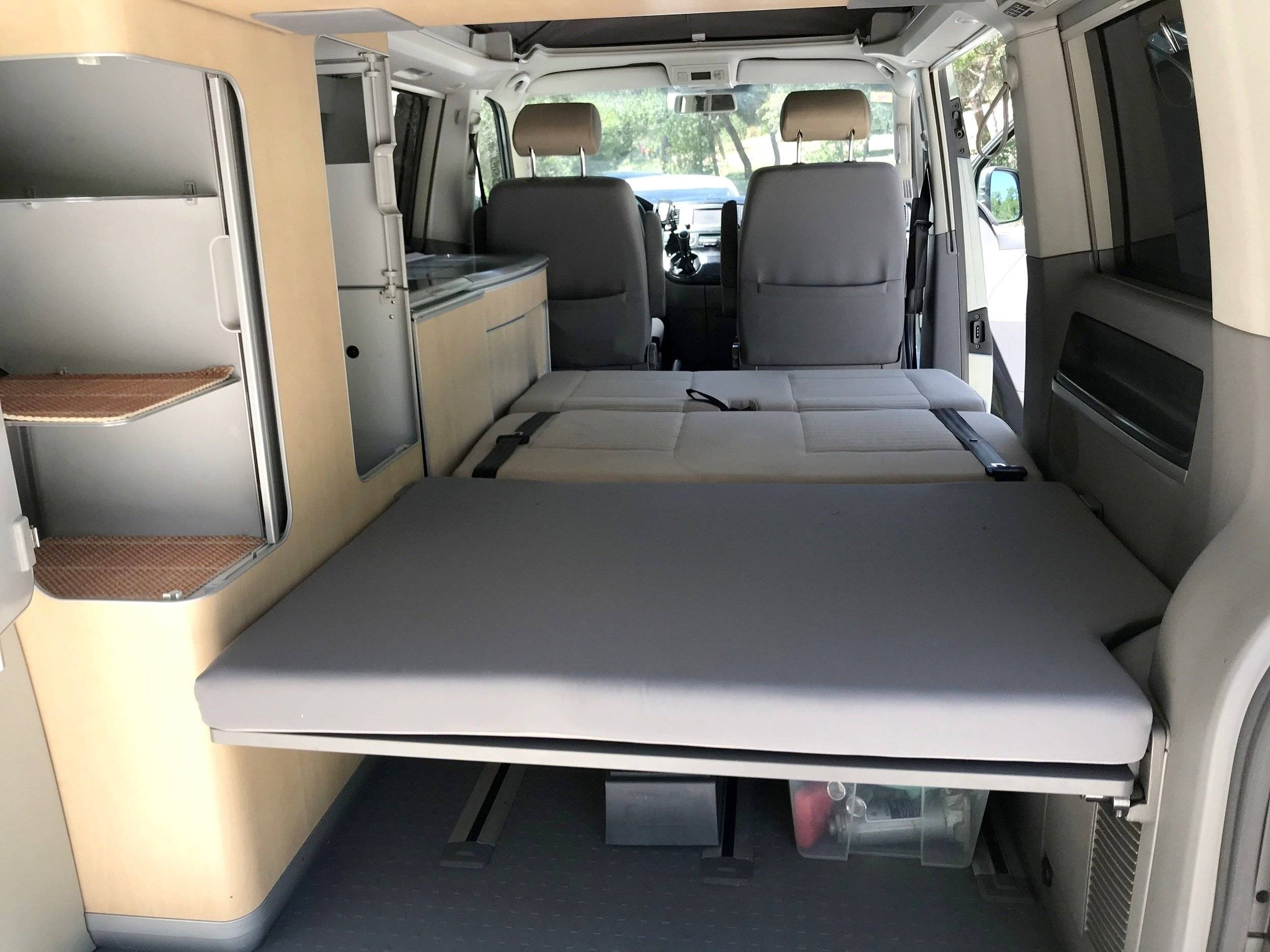 Couchages Volkswagen T5 2.5l 174cv - Yescapa