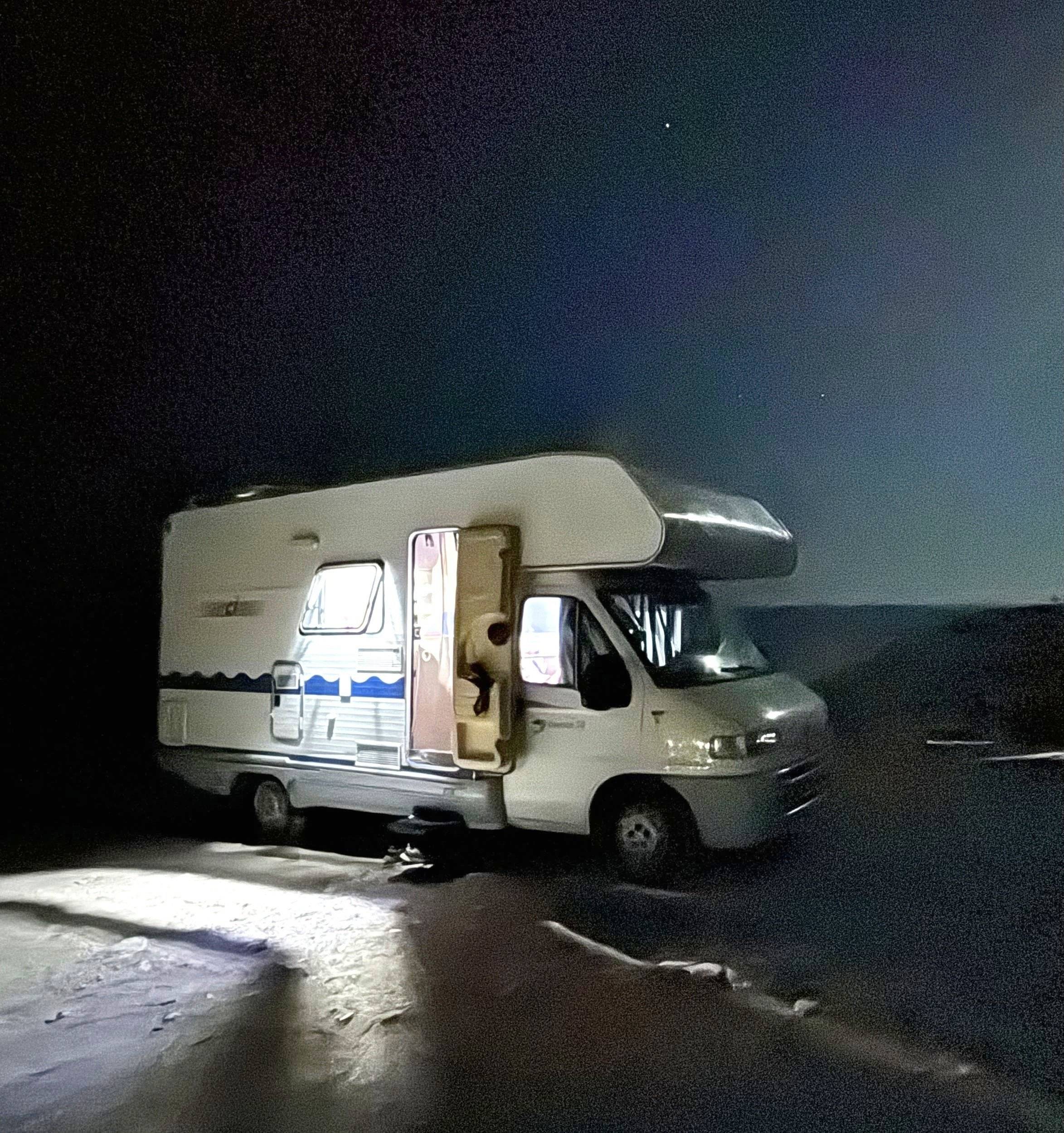 Front view from 3/4 Fiat Ducato 1,9TD - Yescapa