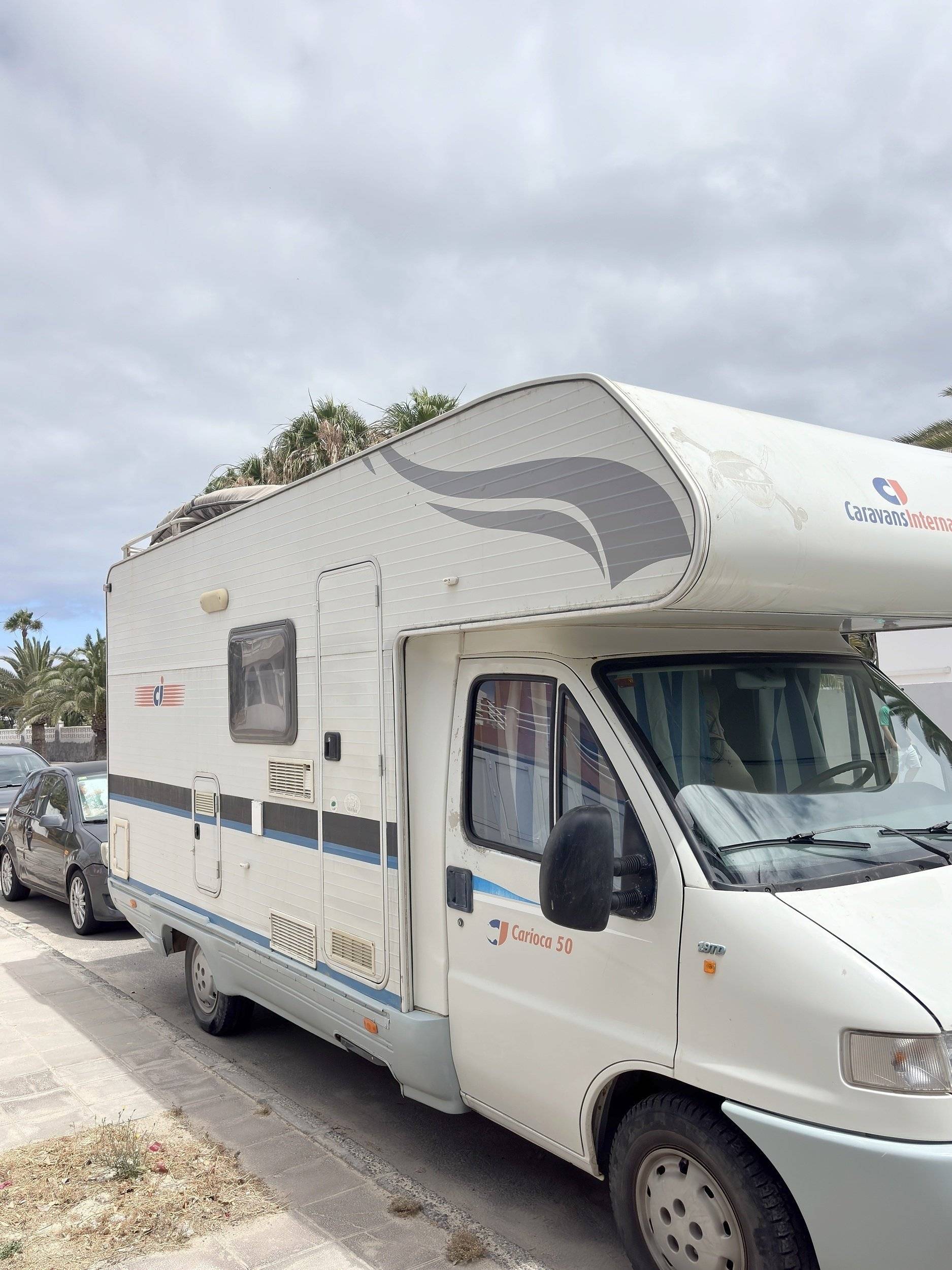 schräge Vorderansicht Fiat Ducato 1,9TD - Yescapa