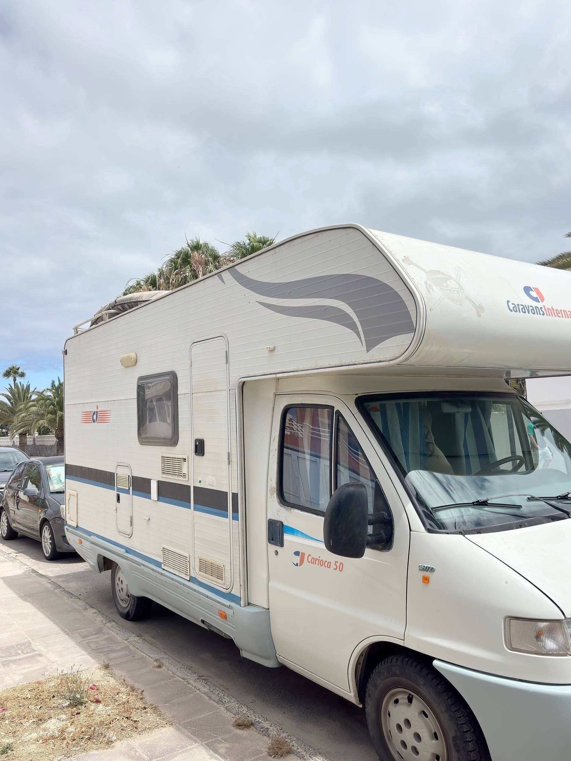Vue avant de 3/4 Fiat Ducato 1,9TD - Yescapa