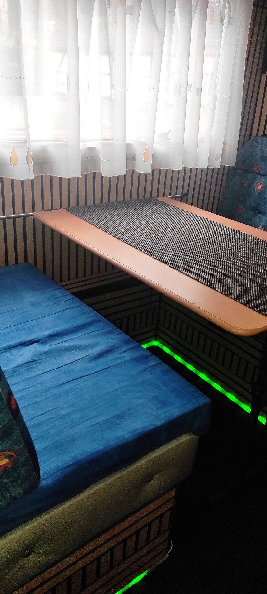 Dining Area Fiat Ducato2.8 t - Yescapa
