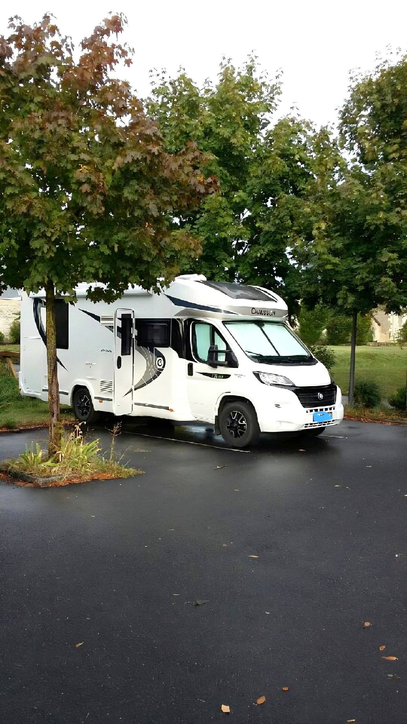 schräge Vorderansicht  - Yescapa