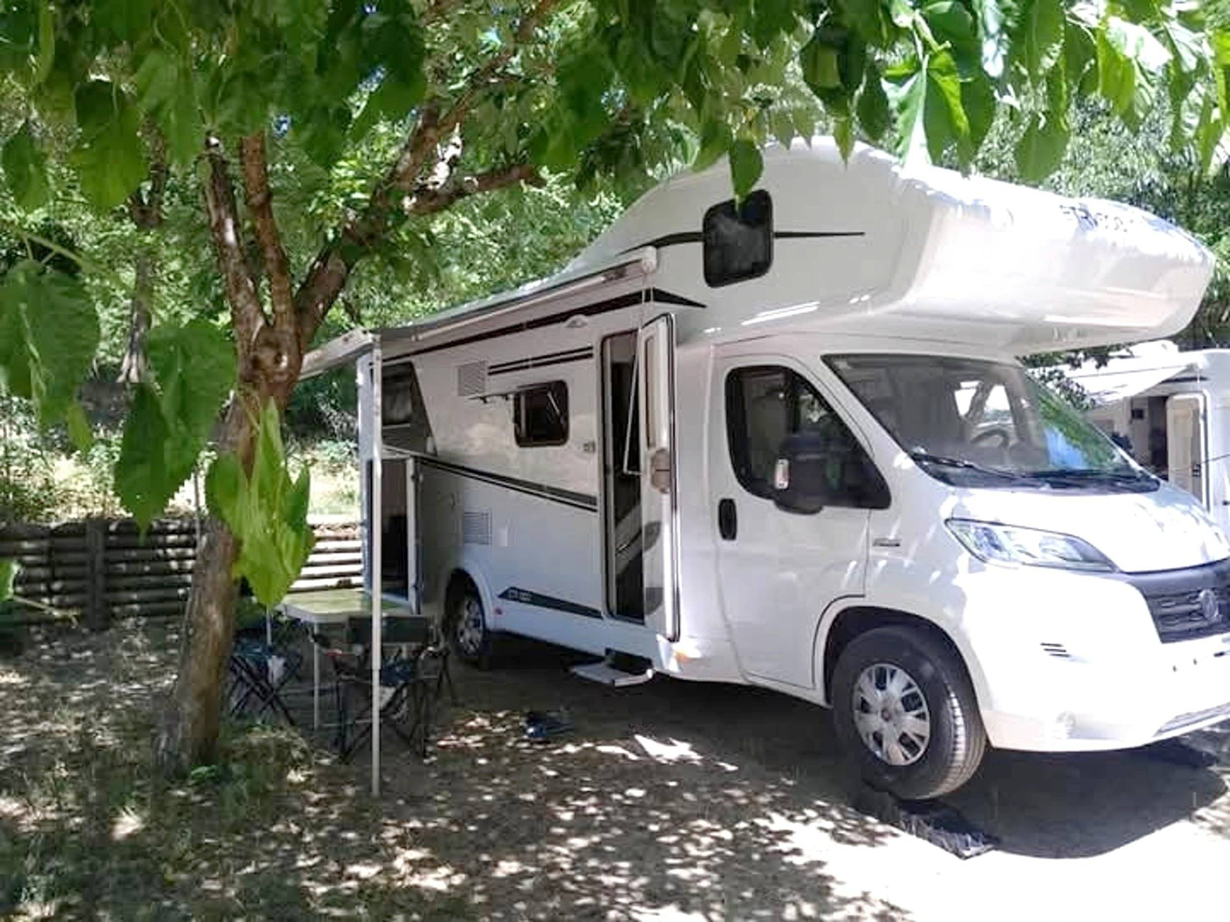 Vista frontale a ¾ Fiat Ducato 2,3 l 148 ch - Yescapa