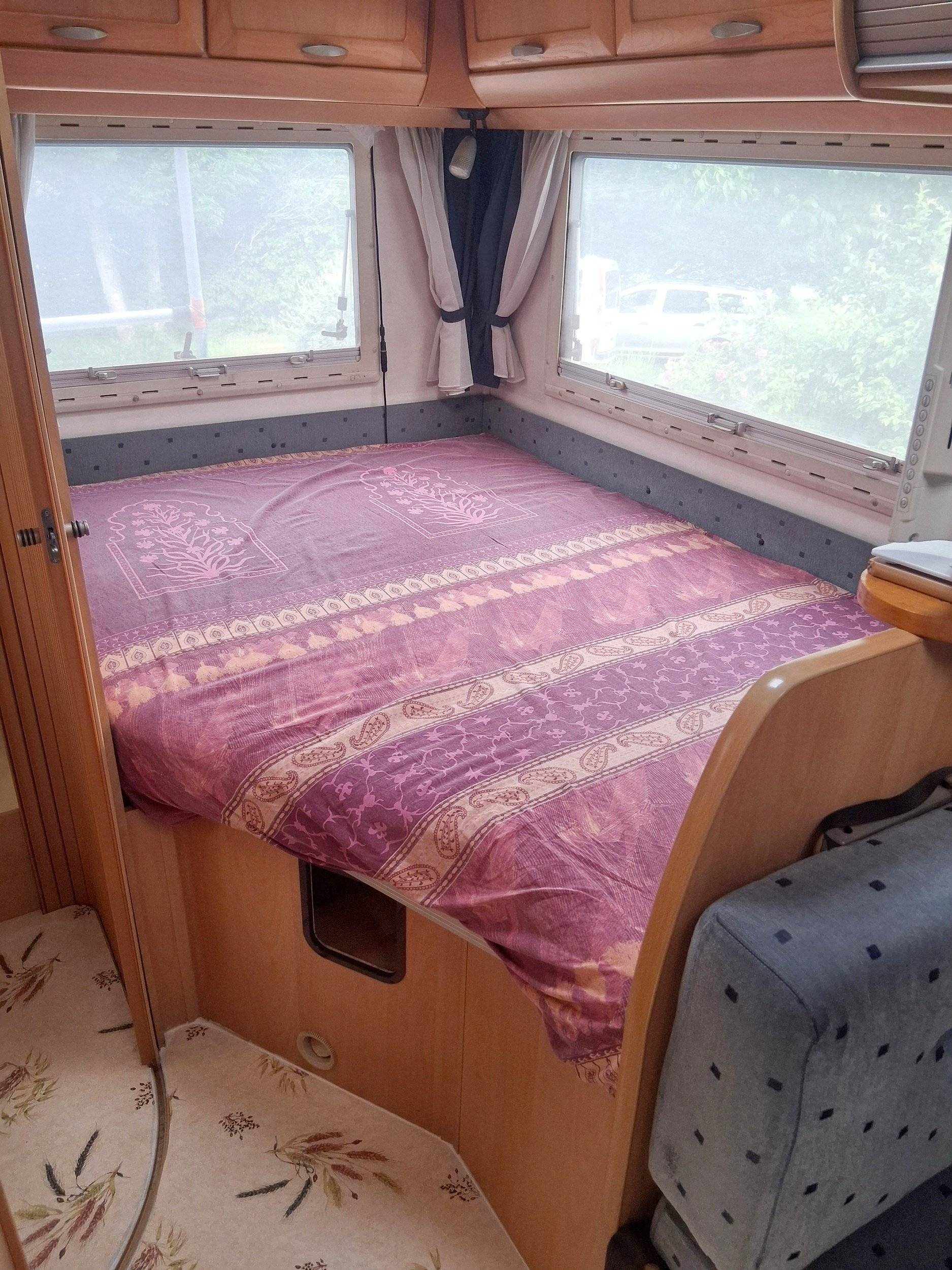 Plazas en cama Mercedes - Yescapa