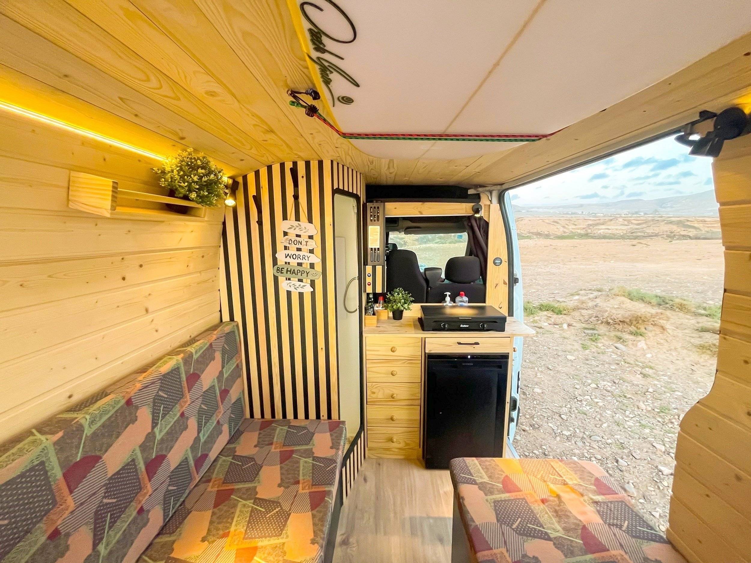 Dining Area Renault Renault master - Yescapa