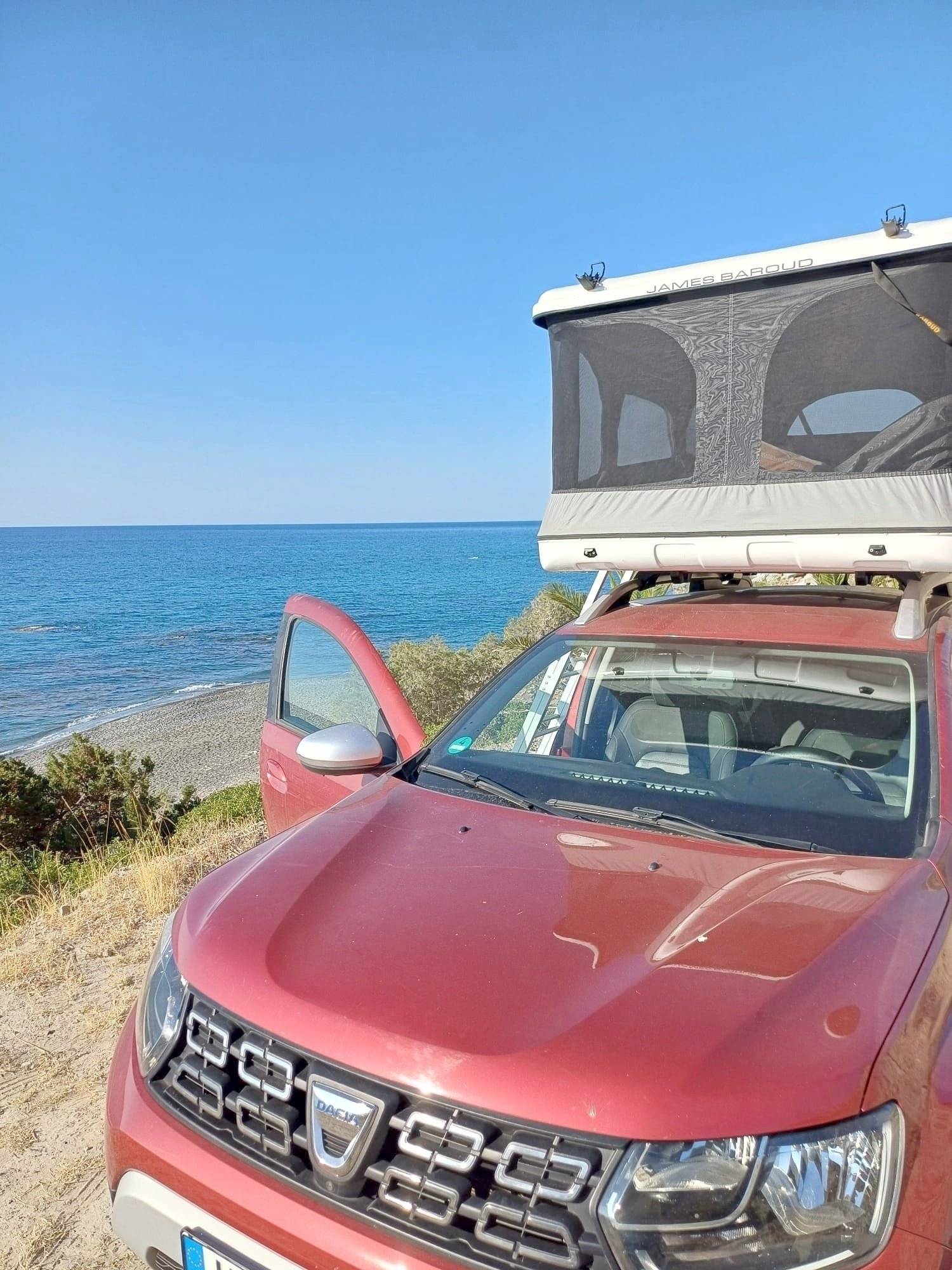 Vue avant de 3/4 Dacia  Duster - Yescapa