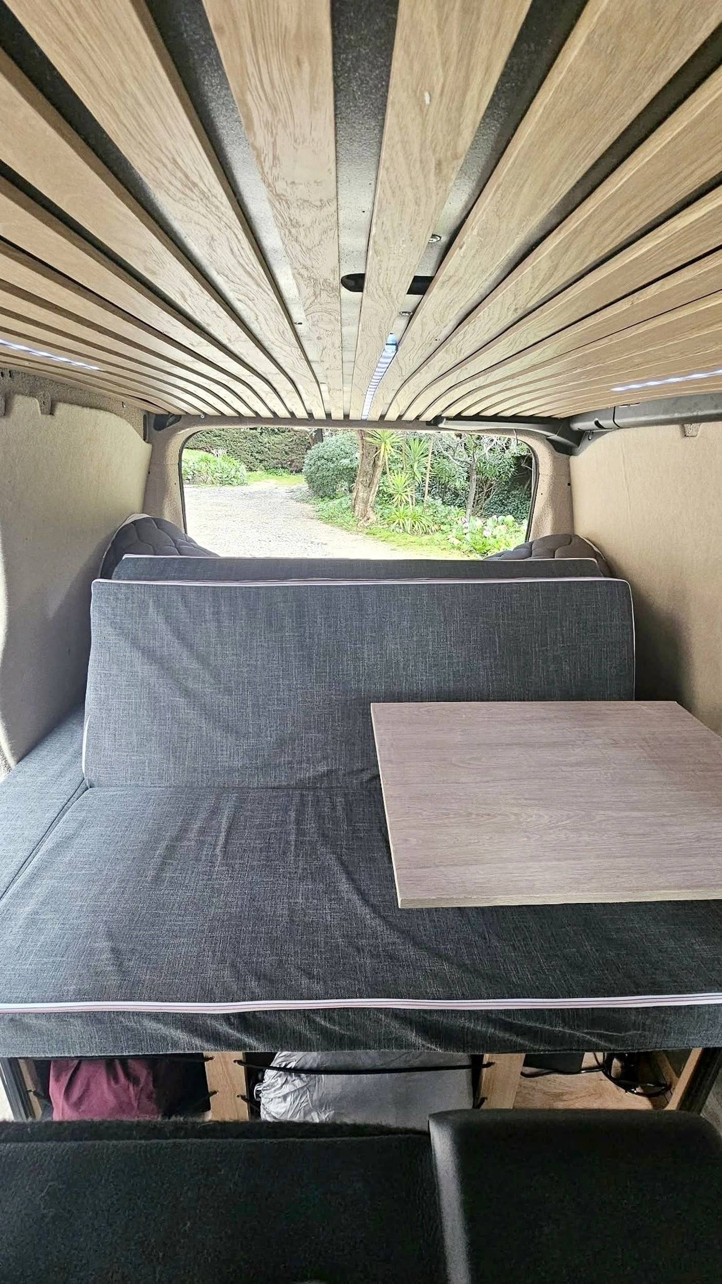 Dining Area Peugeot Expert 2 l Blue HDI 150 ch - Yescapa