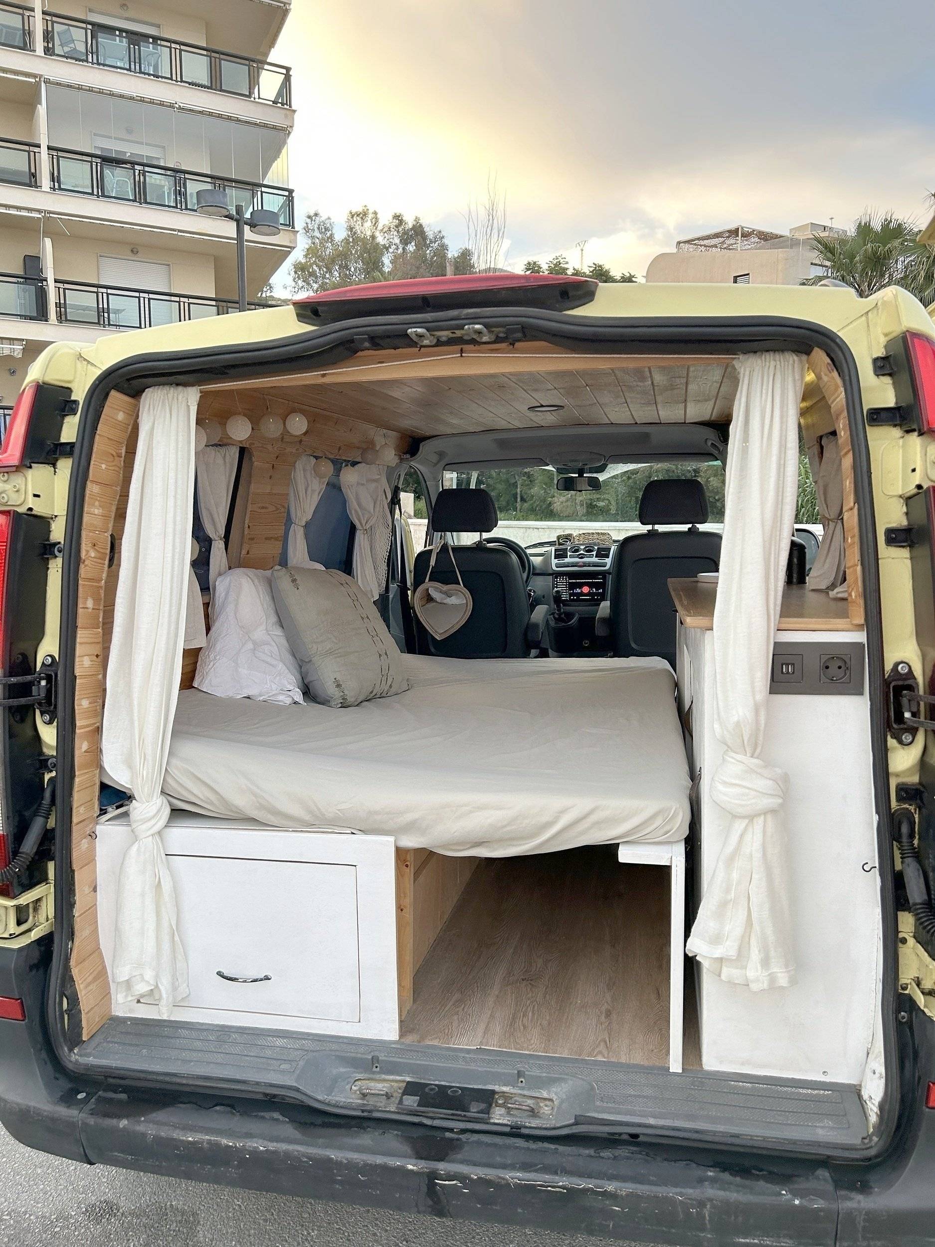 Berth Mercedes - Yescapa