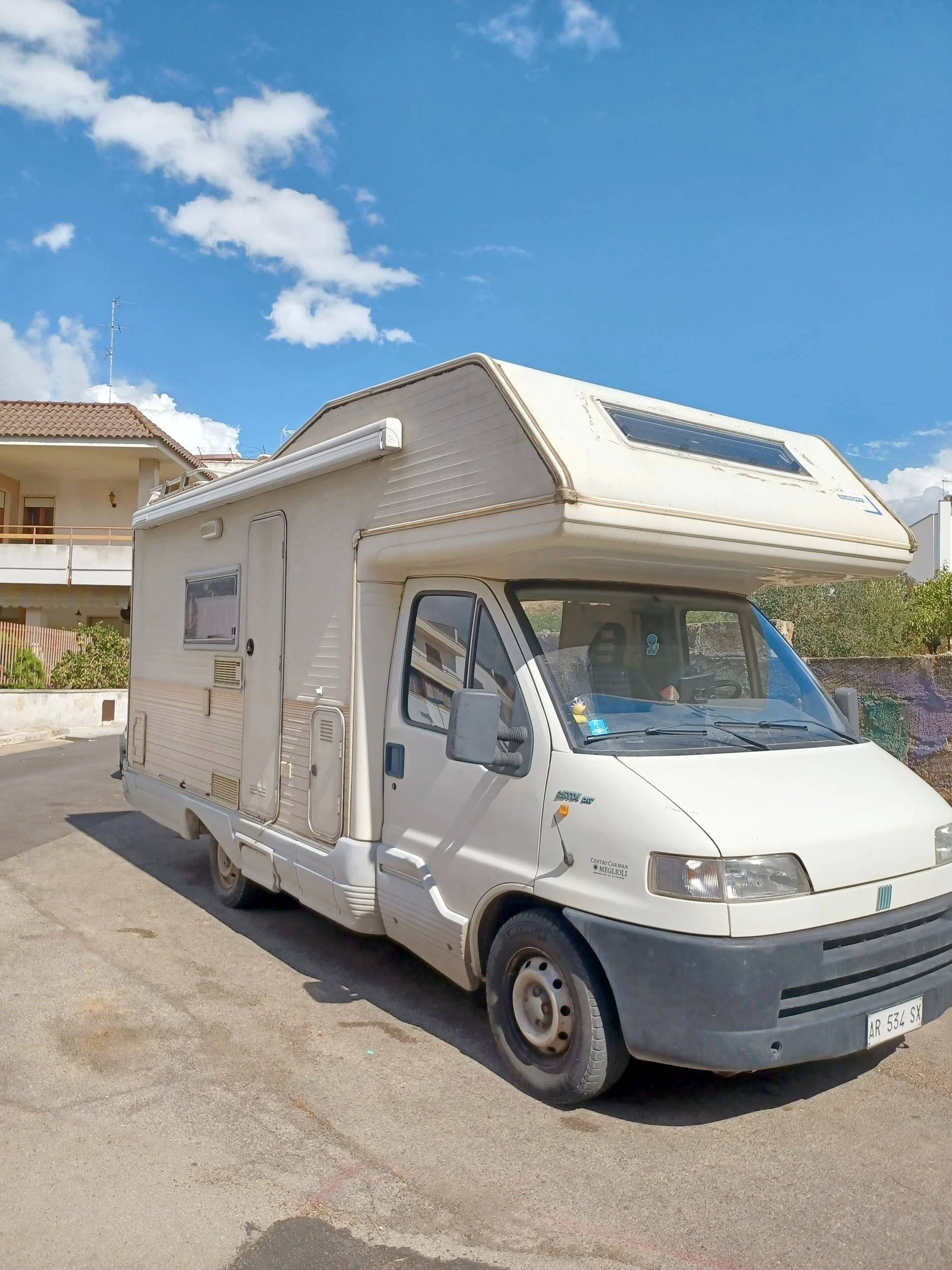 Front view from 3/4 Fiat Fiat ducato auto spa 230 - Yescapa