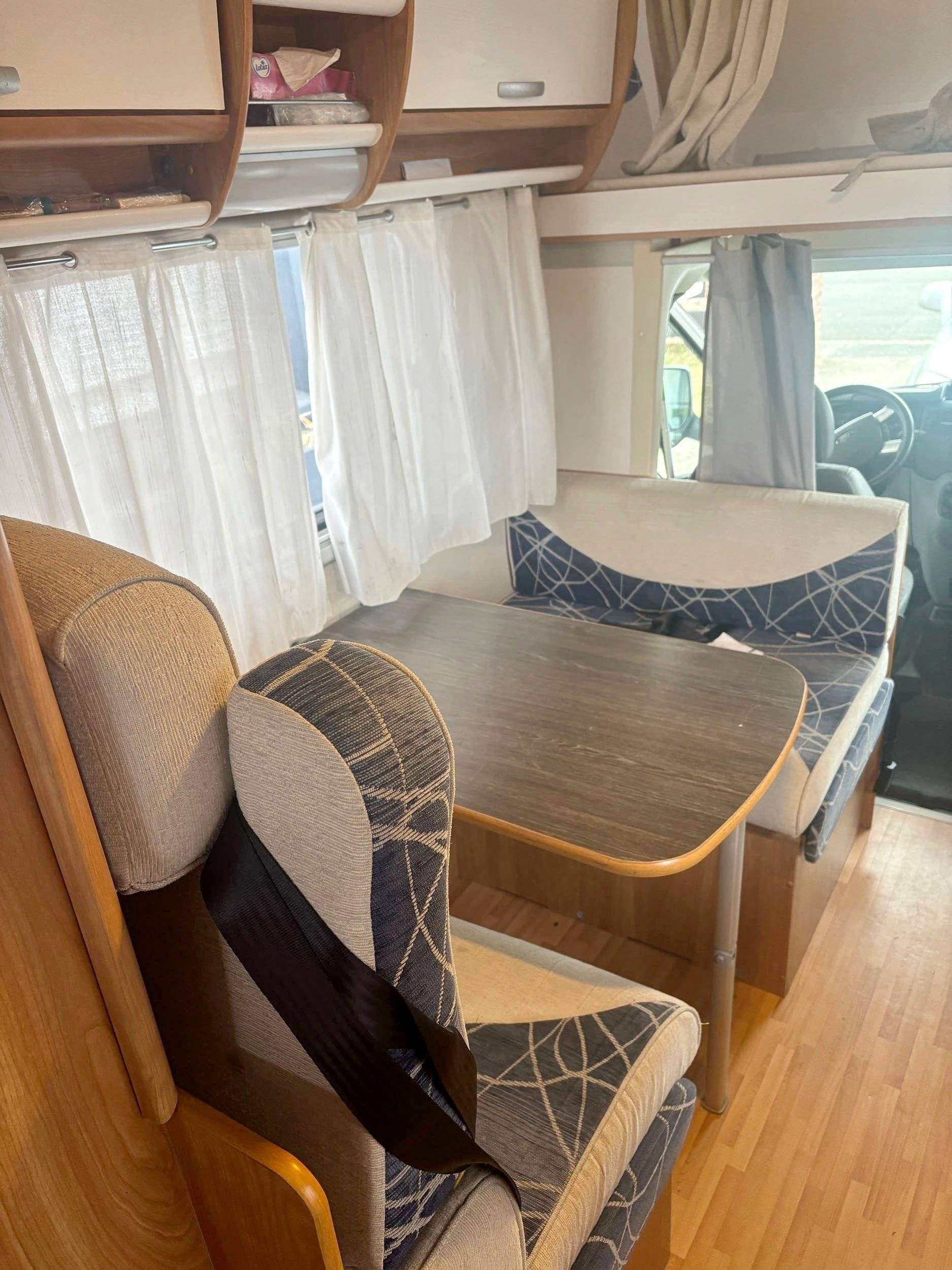 Dining Area  - Yescapa