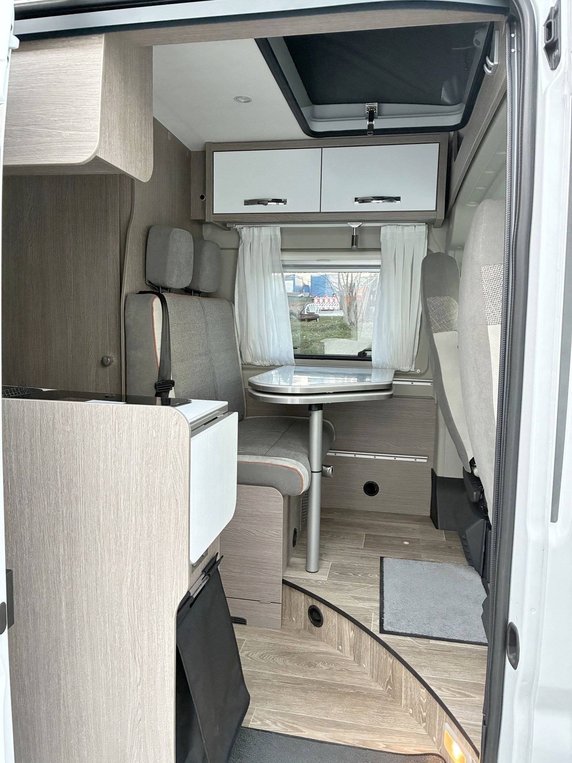 Dining Area Citroën - Yescapa