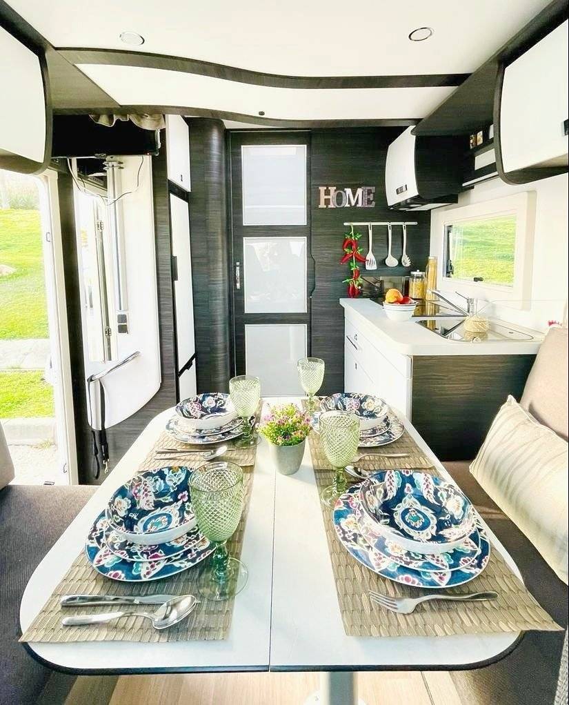 Área de jantar Fiat Ducato 2,3 l Multijet 140 ch. - Yescapa