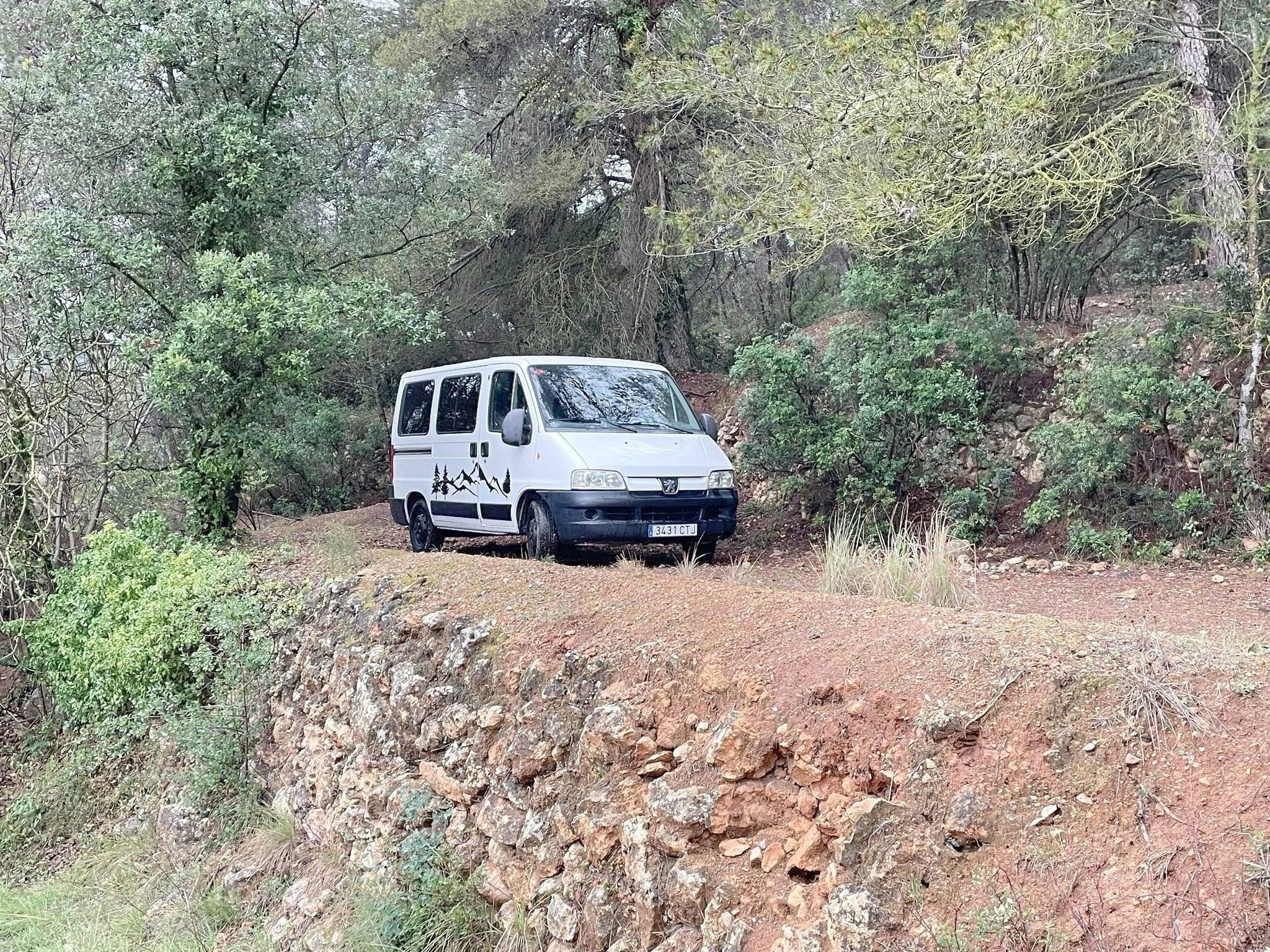 Vue avant de 3/4 Peugeot Boxer - Yescapa