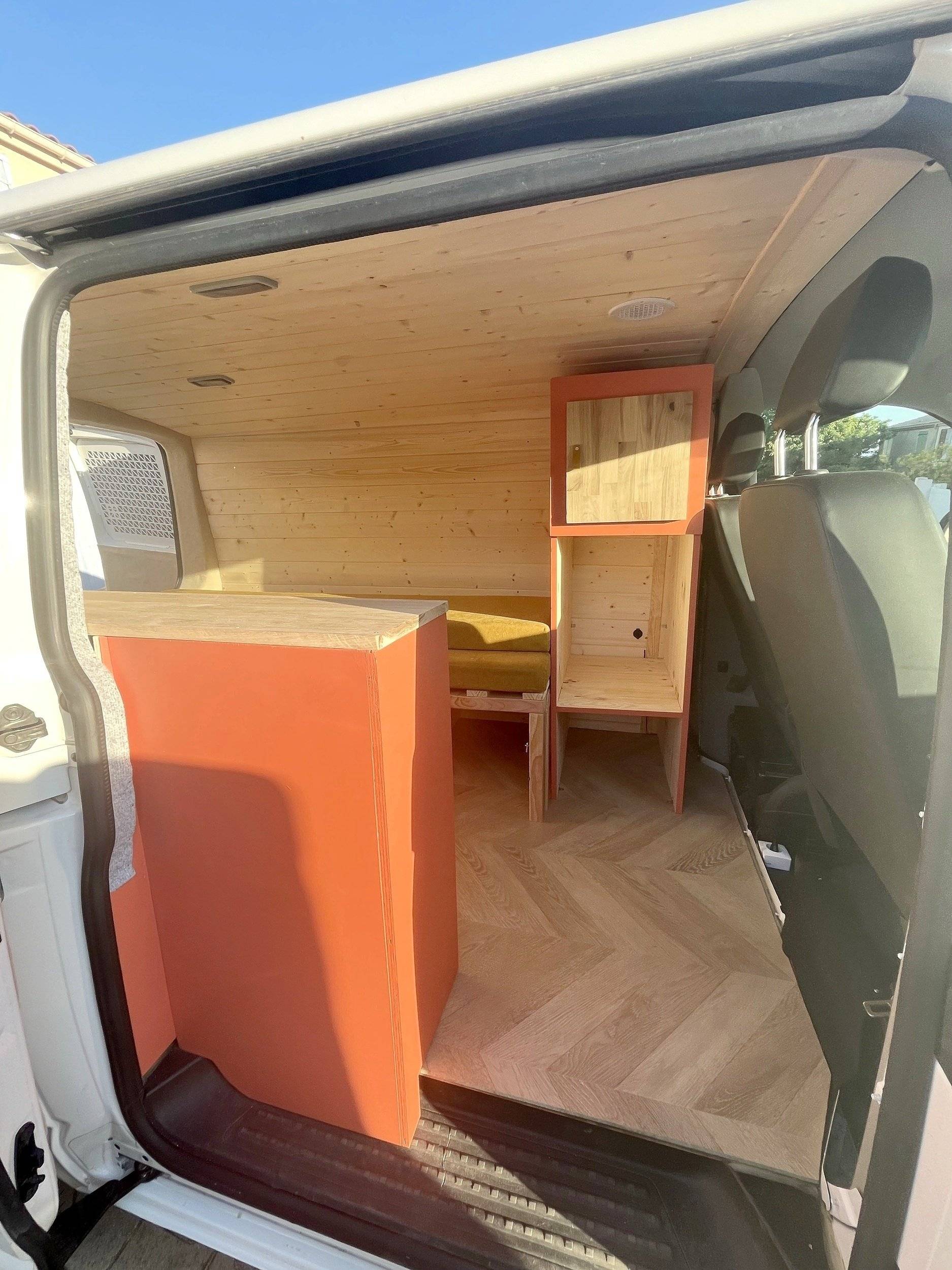 Dining Area Volkswagen T6 2 l TDI 150 ch - Yescapa