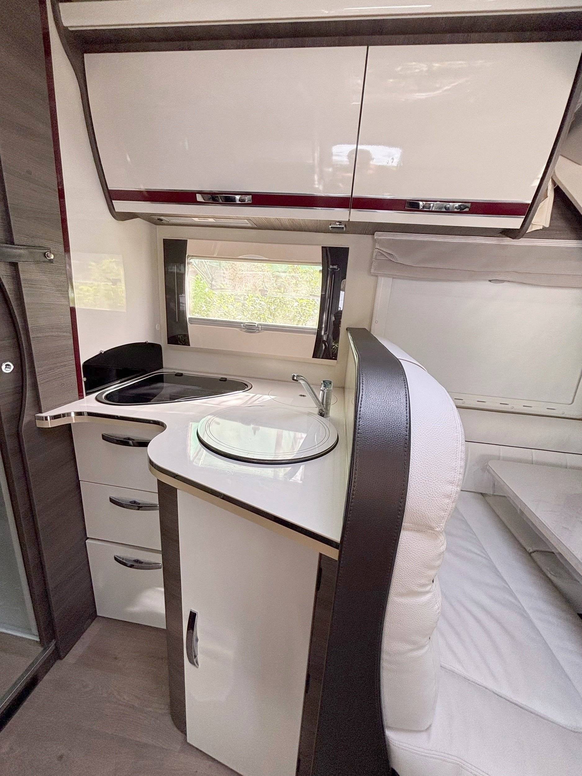 Kitchenette Fiat Ducato 2,3 l 150 ch - Yescapa