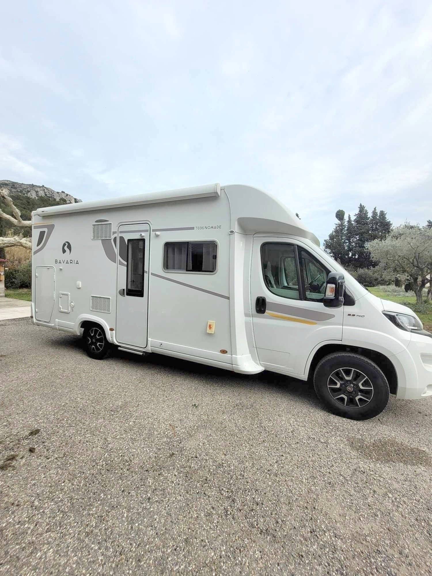 Vue avant de 3/4 Fiat Fiat Ducato, 2.3 l 140 Multijet, Euro 6d-Temp - Yescapa