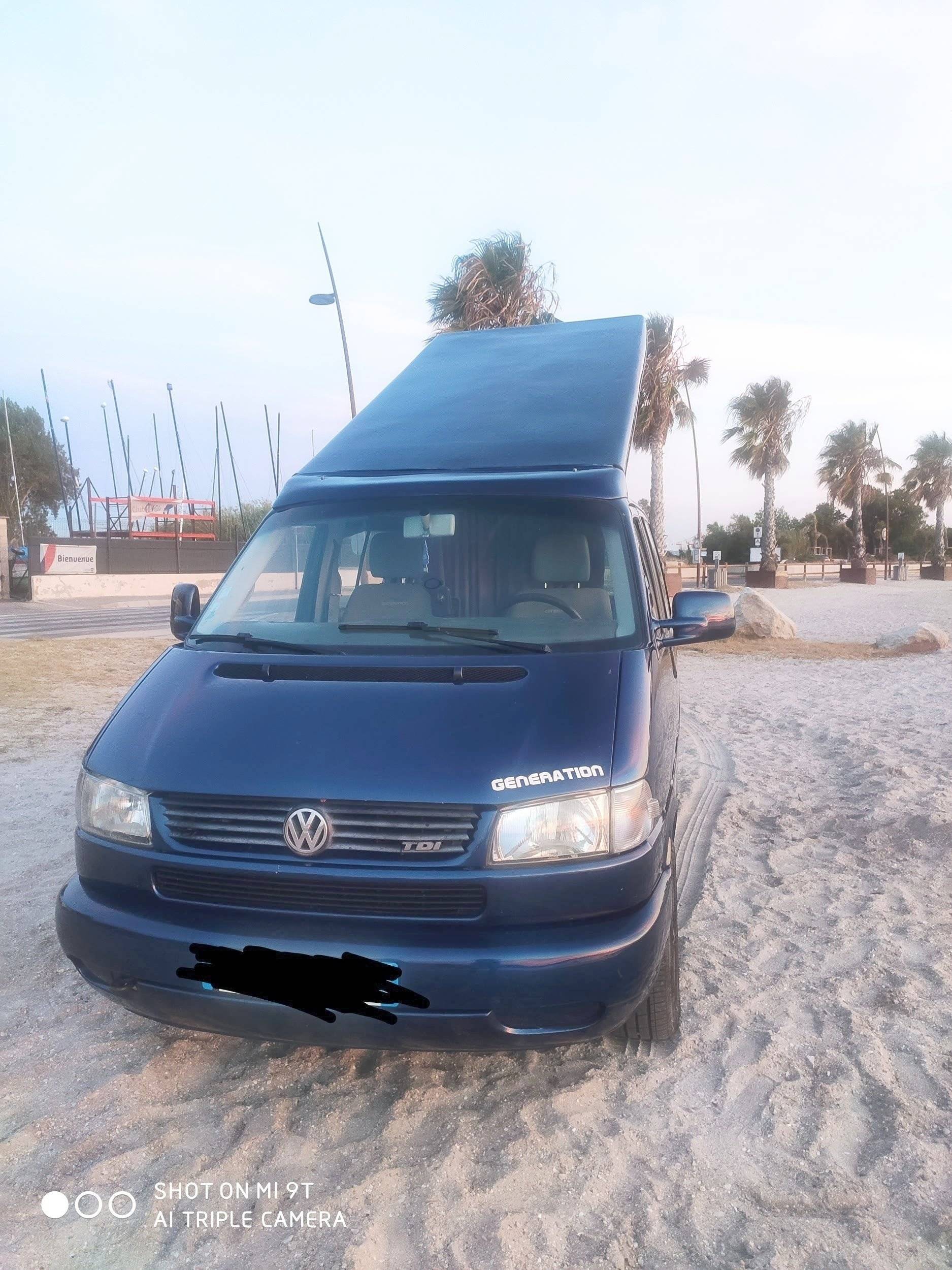 Vista de 3/4 Volkswagen T4 Multivan Westfalia - Yescapa