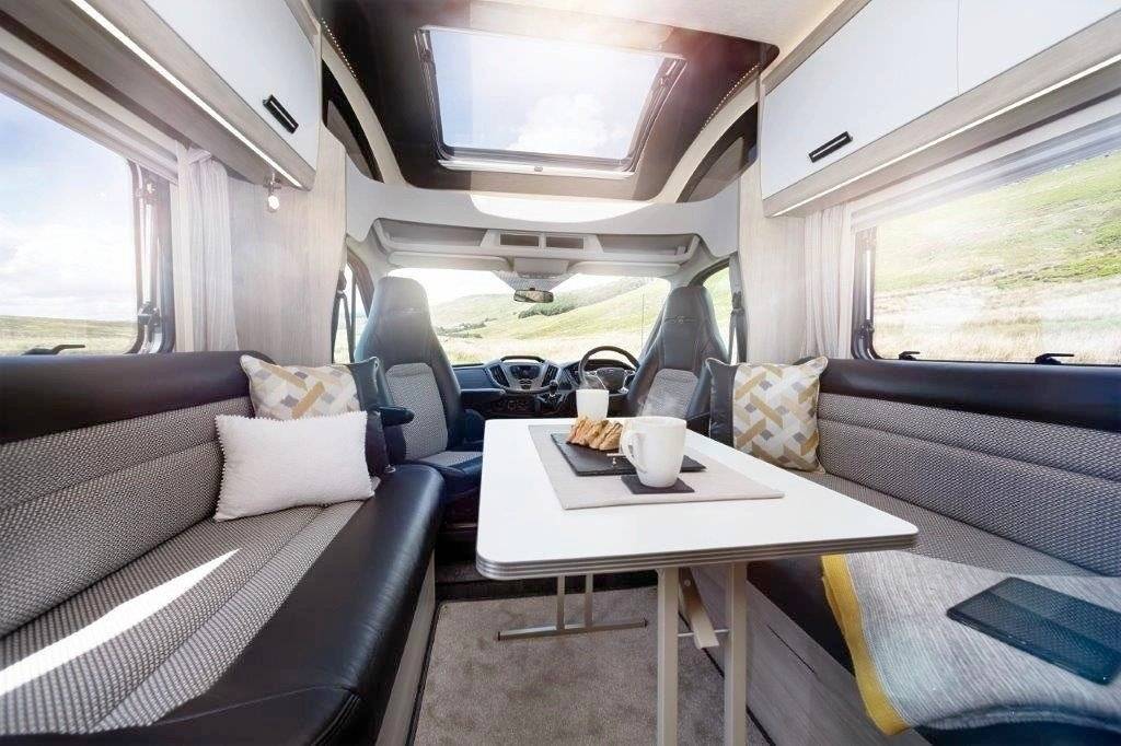 Dining Area Ford Transit 2,0 l 130 ch - Yescapa