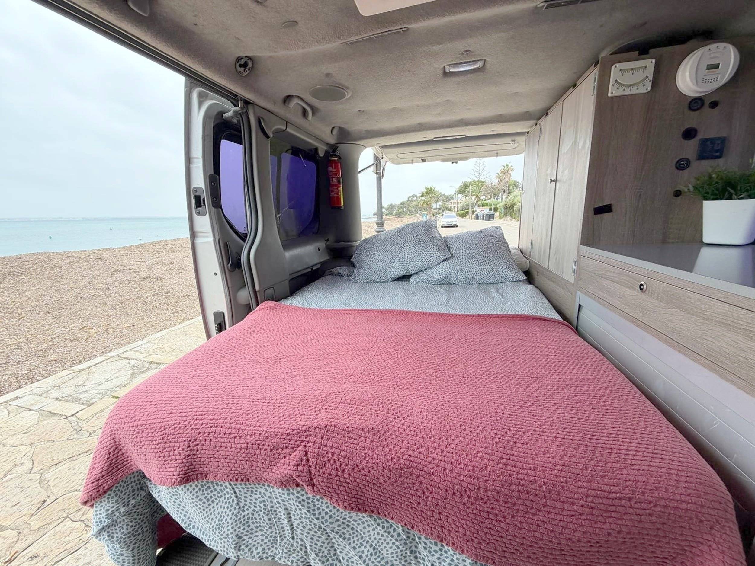 Plazas en cama Opel Vivaro 2.5 135CV - Yescapa