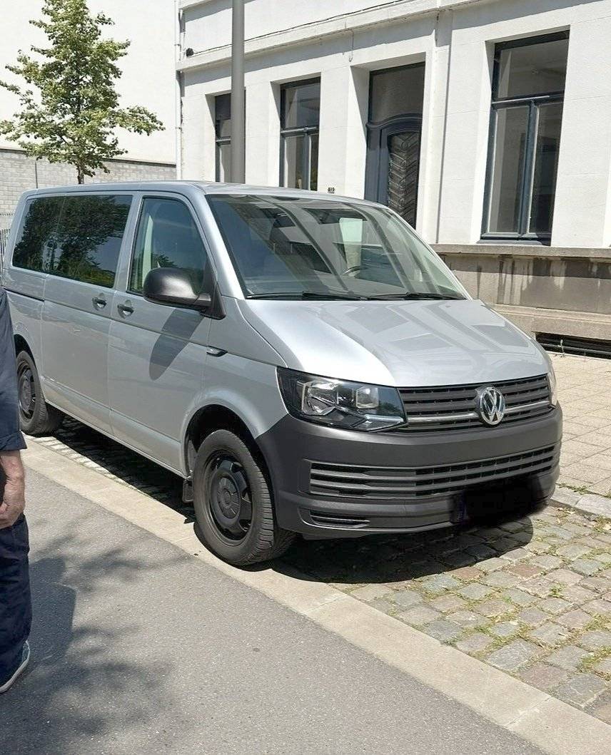 Vista del vehicle angle davanter Volkswagen T6 2,0 l 204 ch - Yescapa