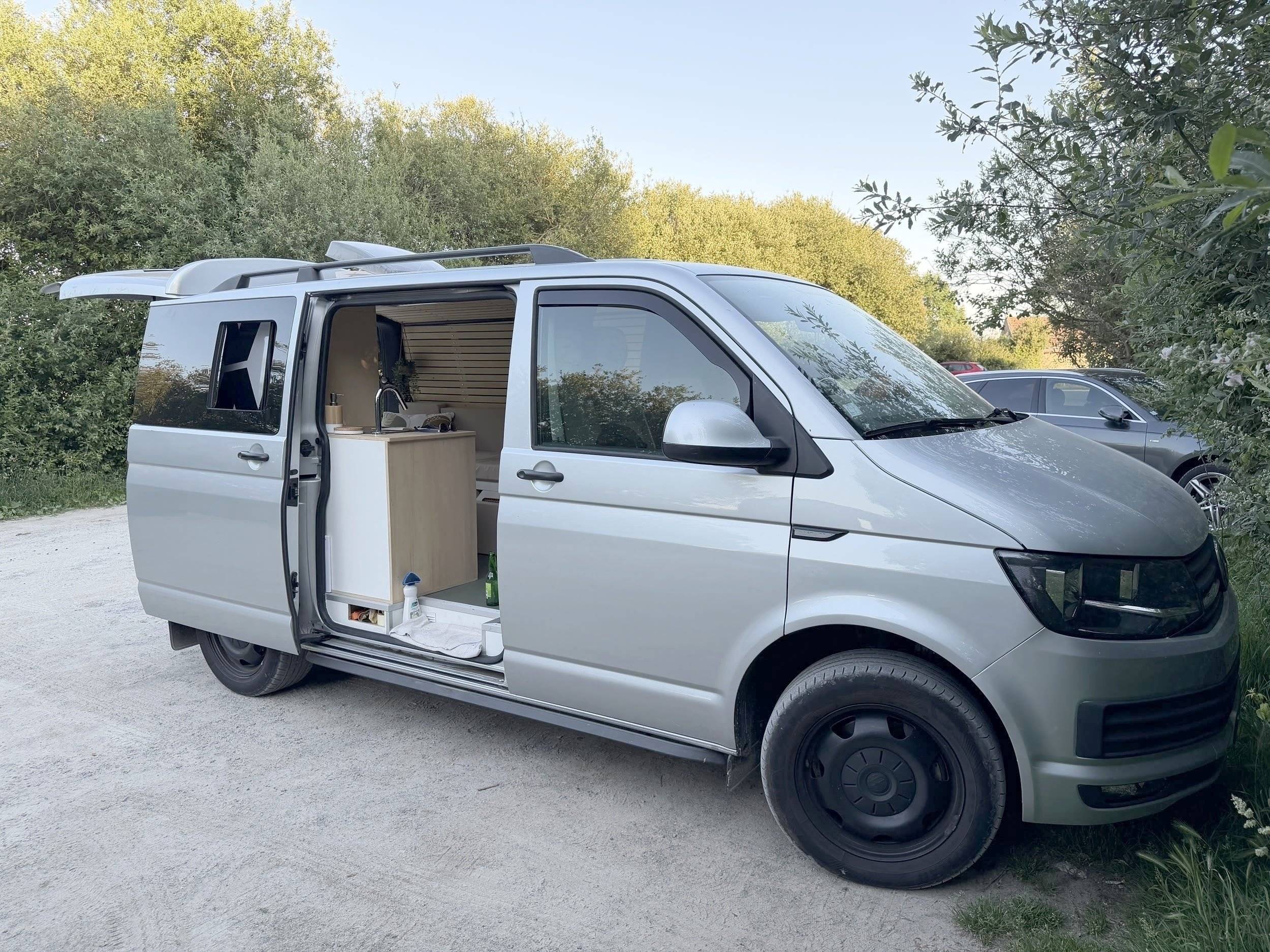 Front view from 3/4 Volkswagen T6 2,0 l 204 ch - Yescapa