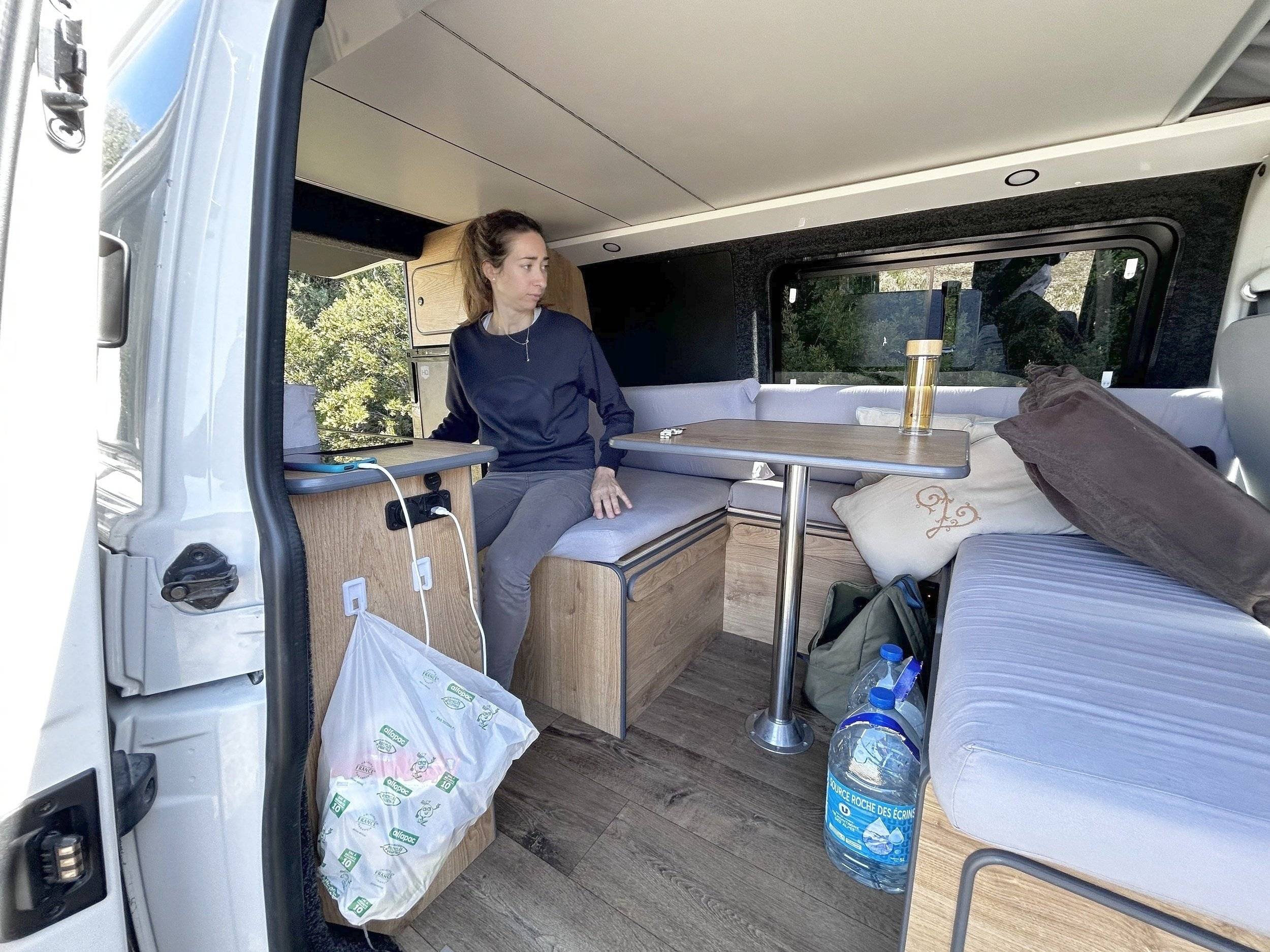 Dormidas Volkswagen Transporter T5 2 l 102 ch - Yescapa