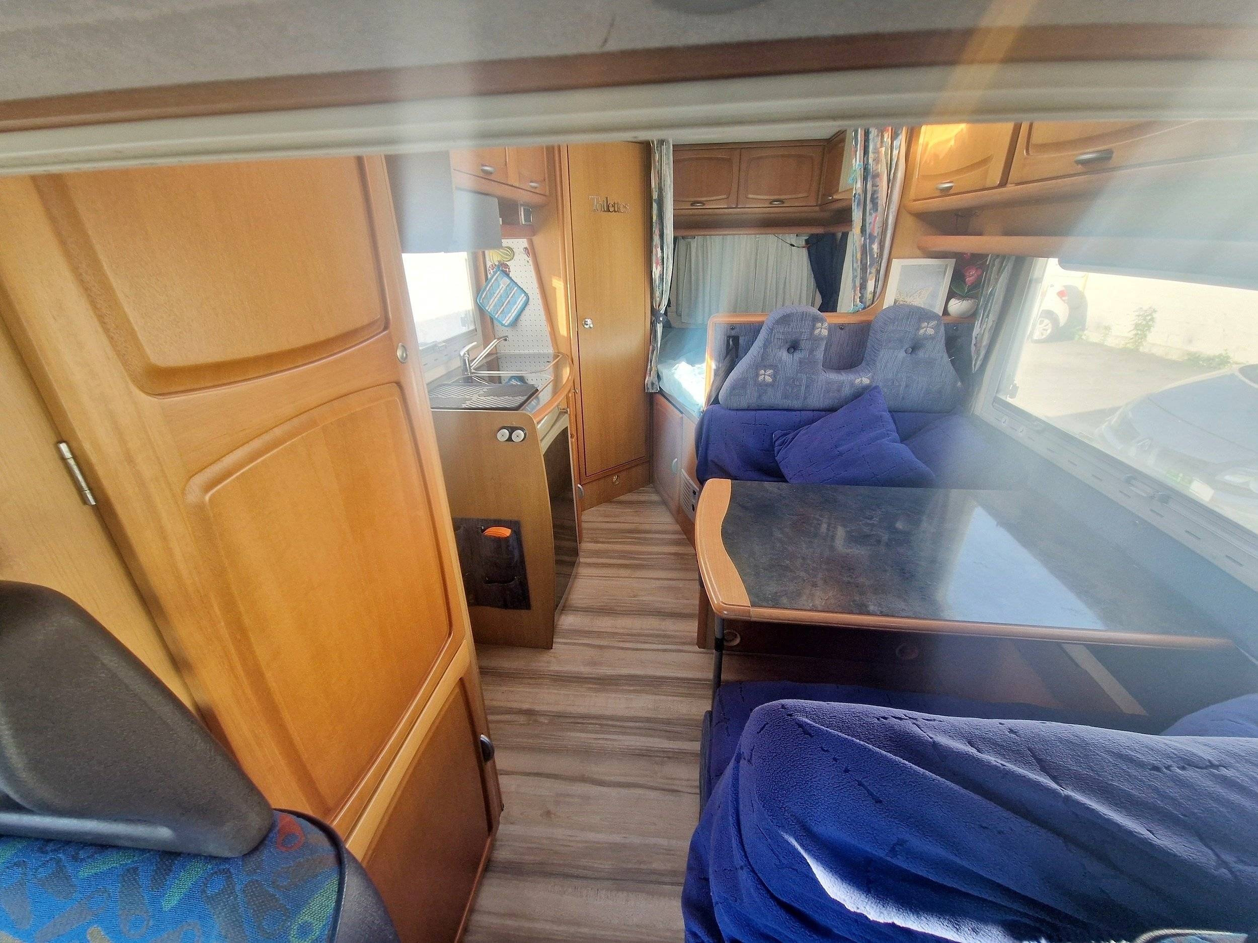 Área de jantar Fiat Ducato 2.8 jtd - Yescapa