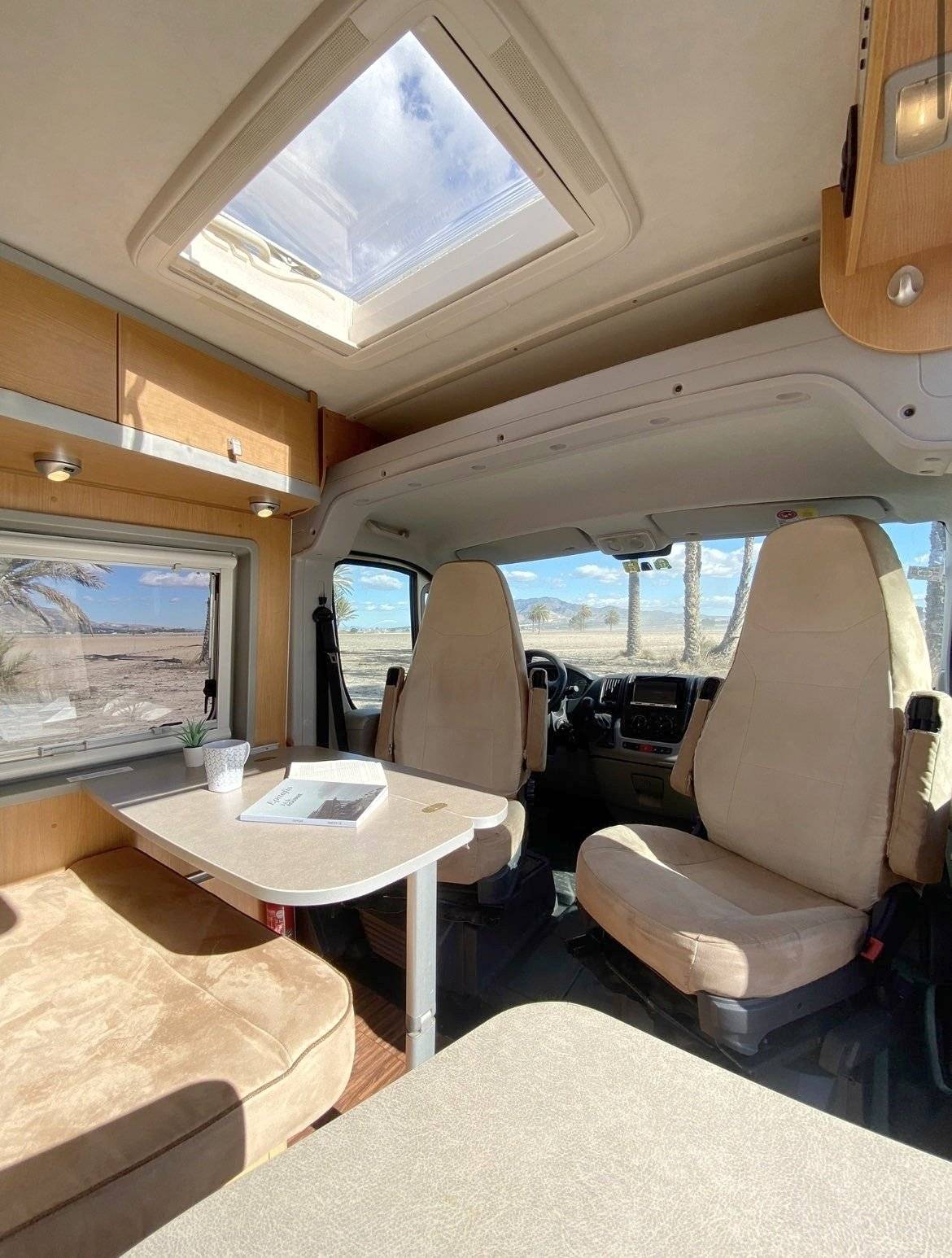Coin repas Fiat Ducato 2,2 l 100 ch - Yescapa