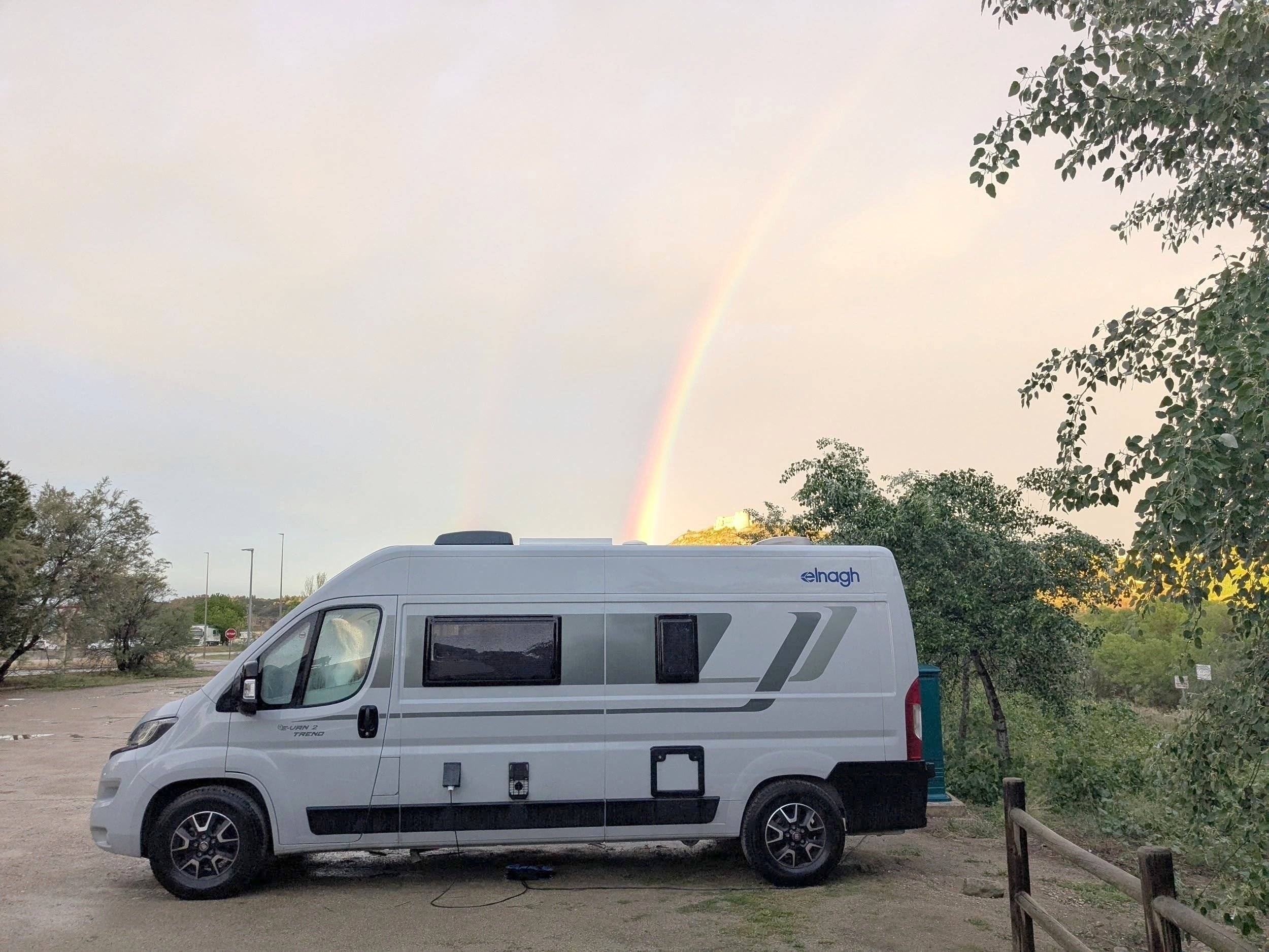 Vista frontale a ¾ Fiat DUCATO - Yescapa