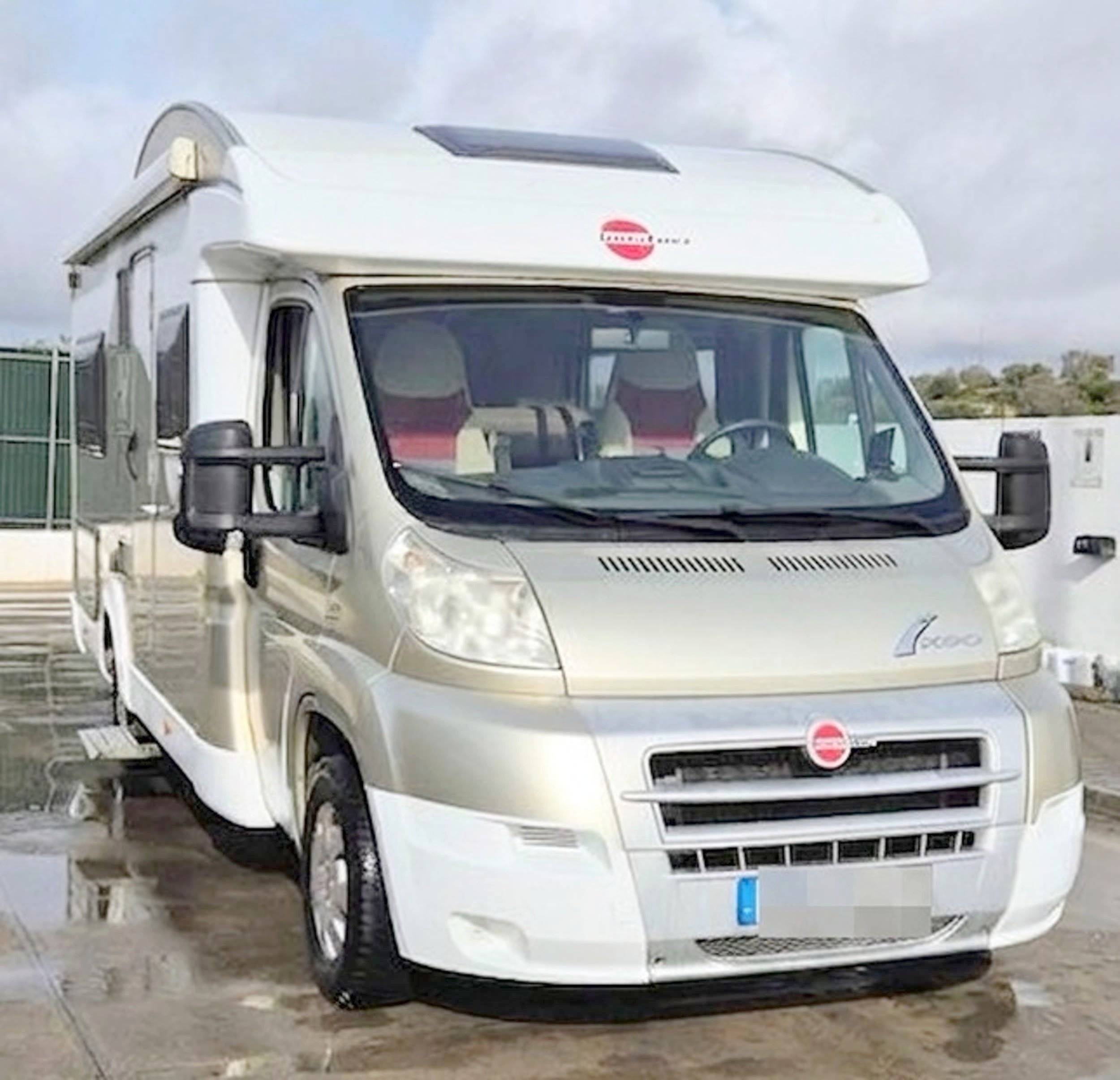 Vista de 3/4 Fiat Ducato 2,2 l Multijet 130 ch. - Yescapa