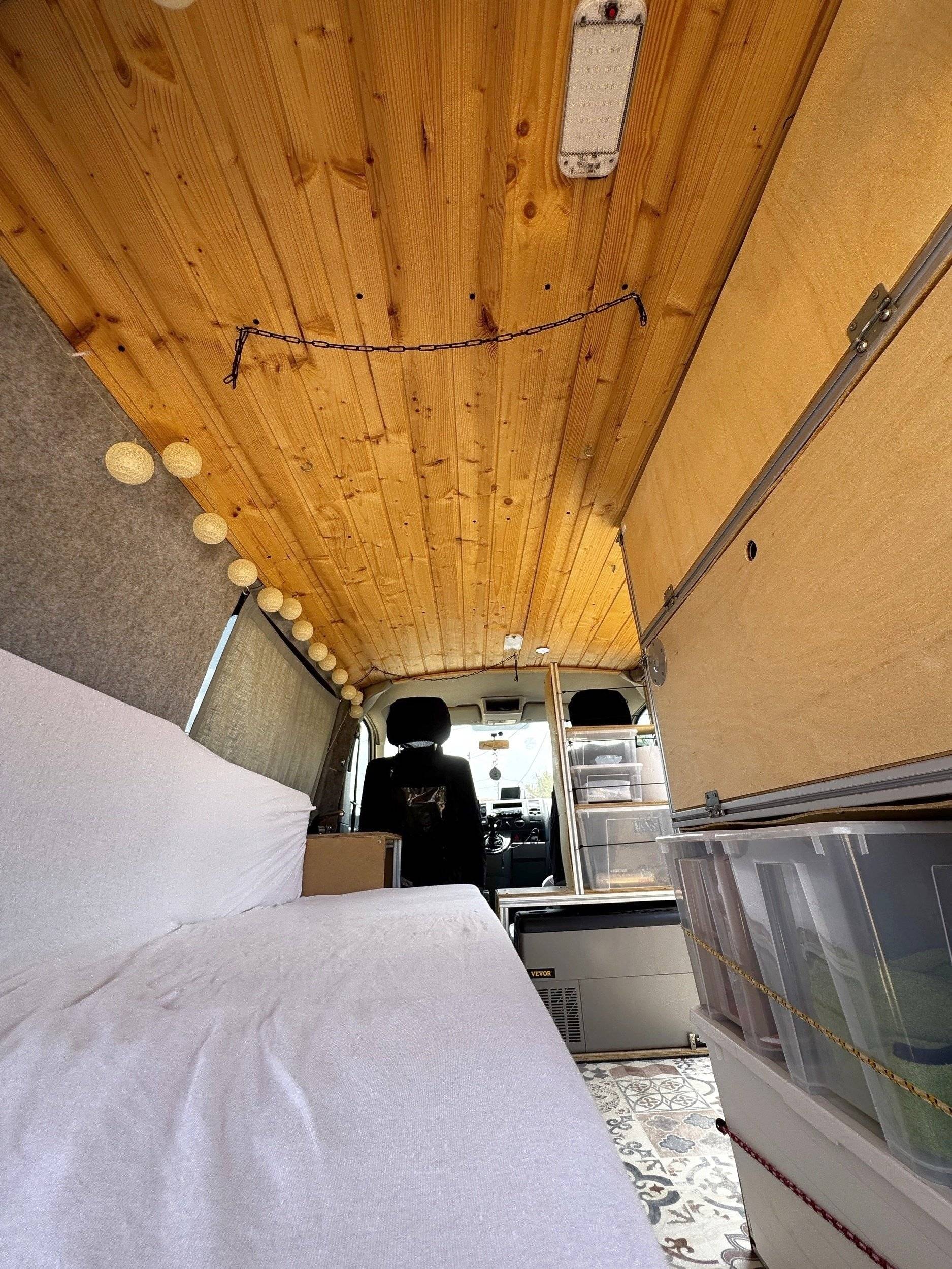 Schlafplätze Volkswagen T5 2 l 84 ch - Yescapa
