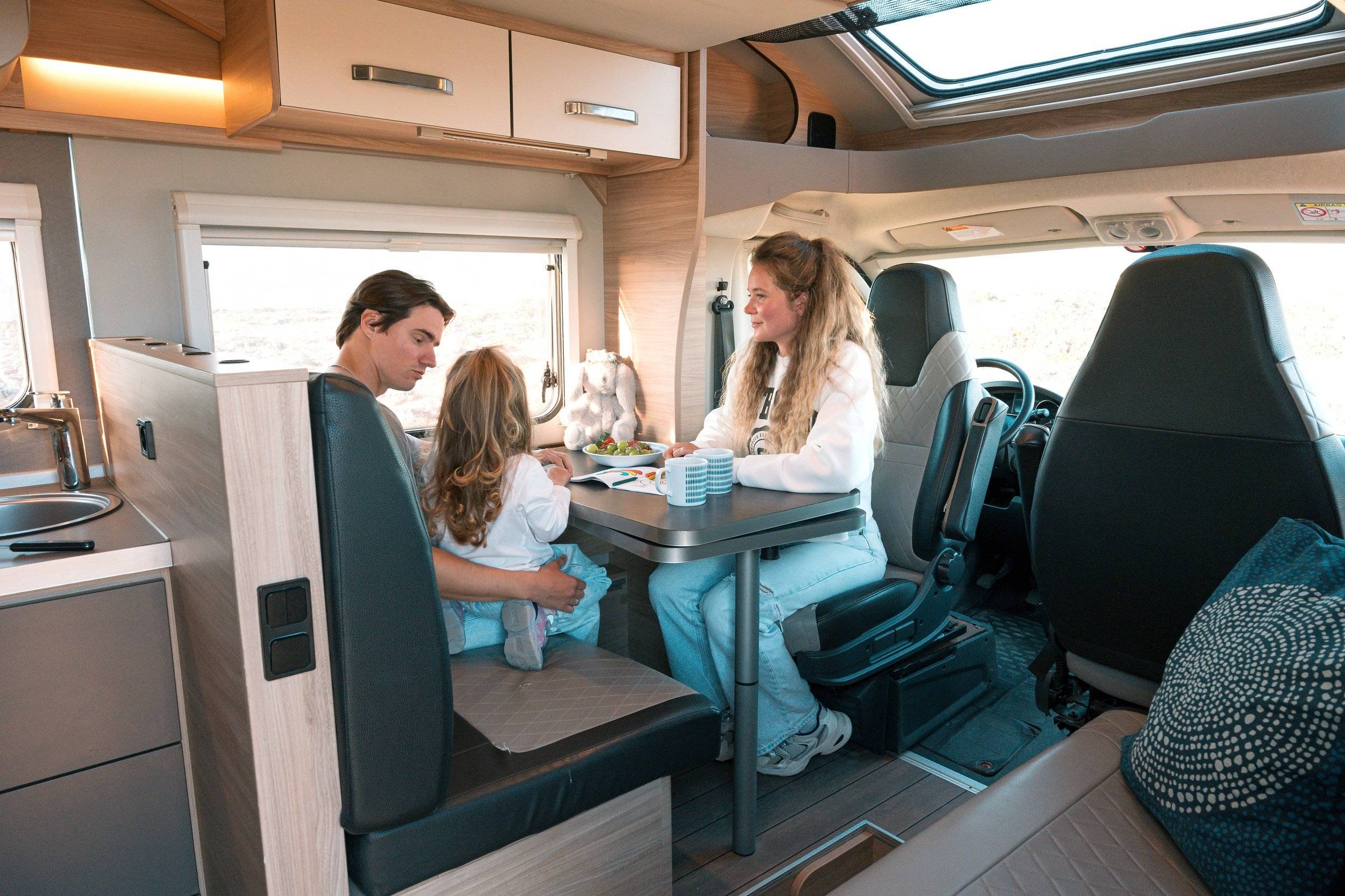 Coin repas Eu Comfort Standard 5 Auto Select Eu Comfort Standard 5 Auto Select - Yescapa
