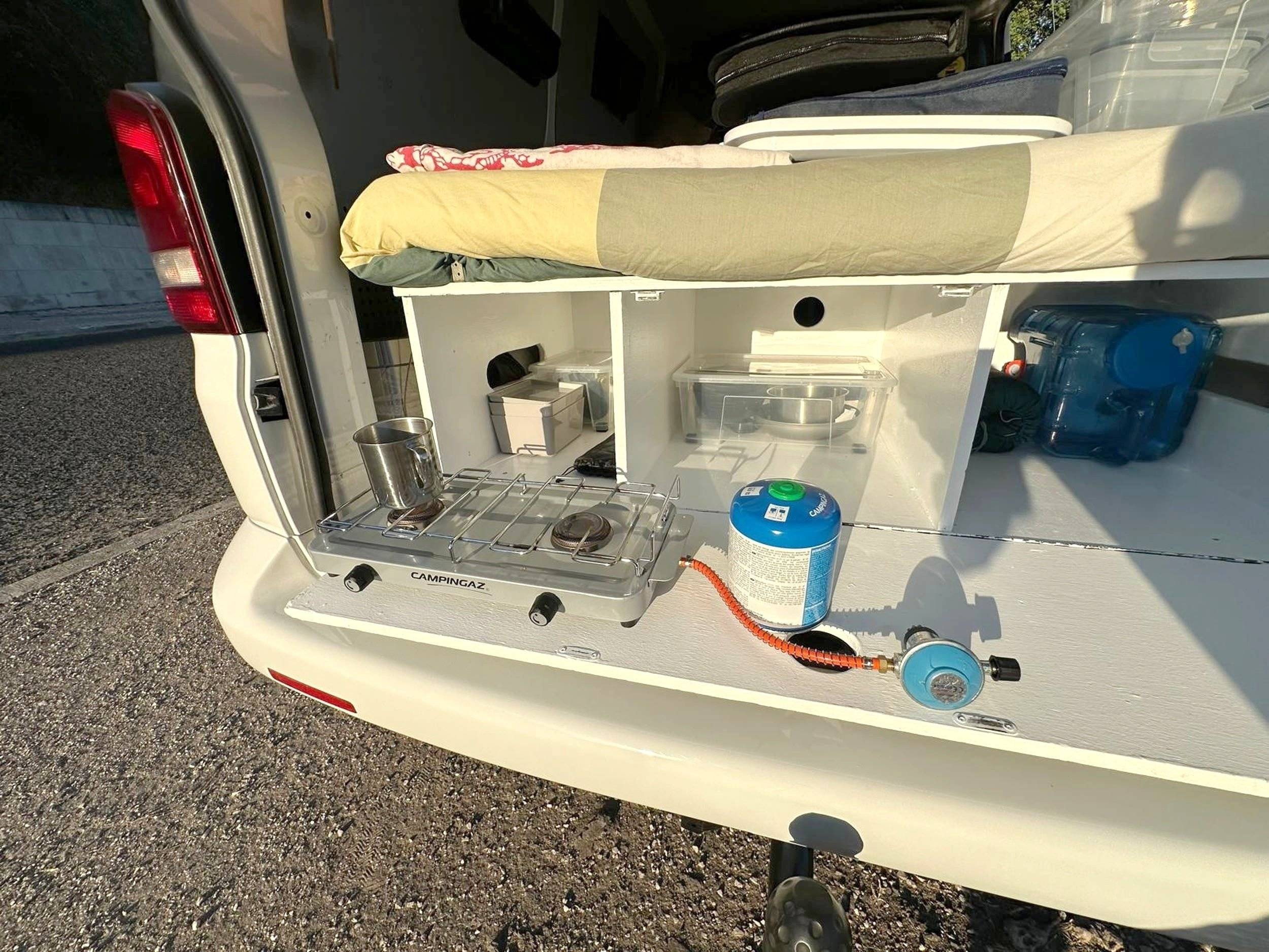 Kitchen Volkswagen T5 2 l 102 ch - Yescapa