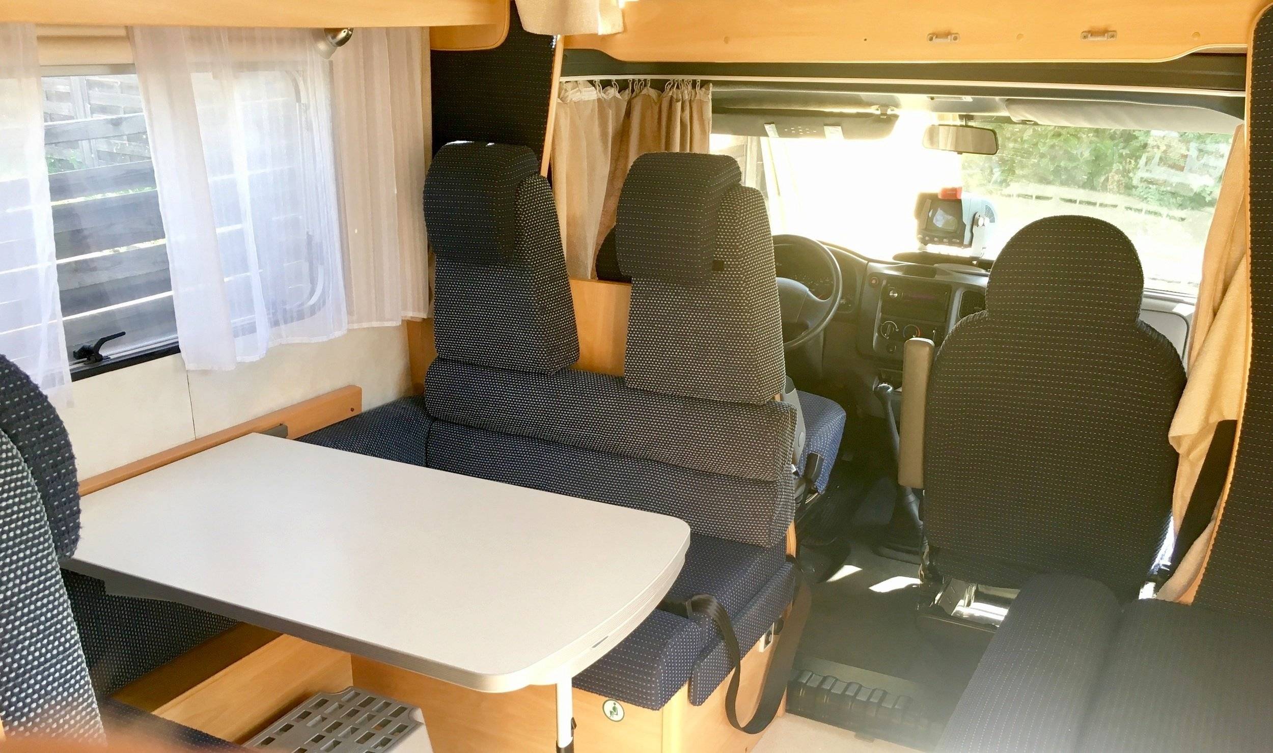 Coin repas Ford Transit 125 ch - Yescapa