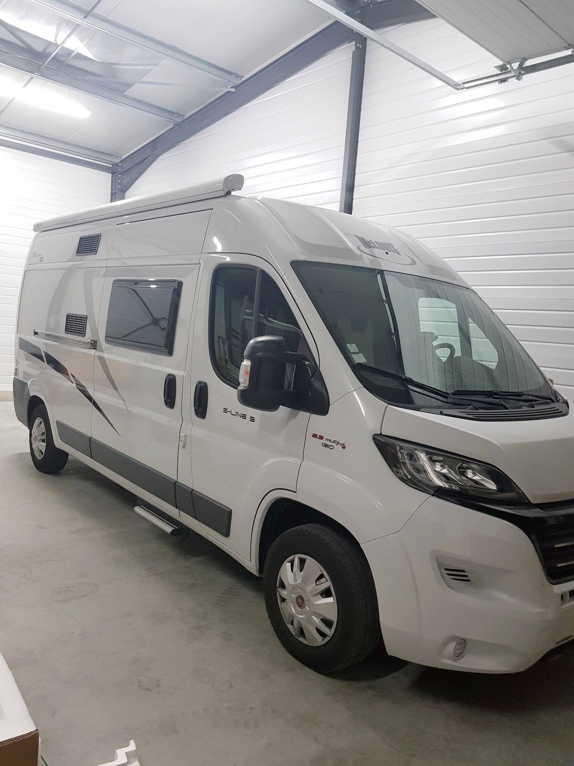 Vue avant de 3/4 Fiat Fiat 2.2 L 140 CV - Yescapa