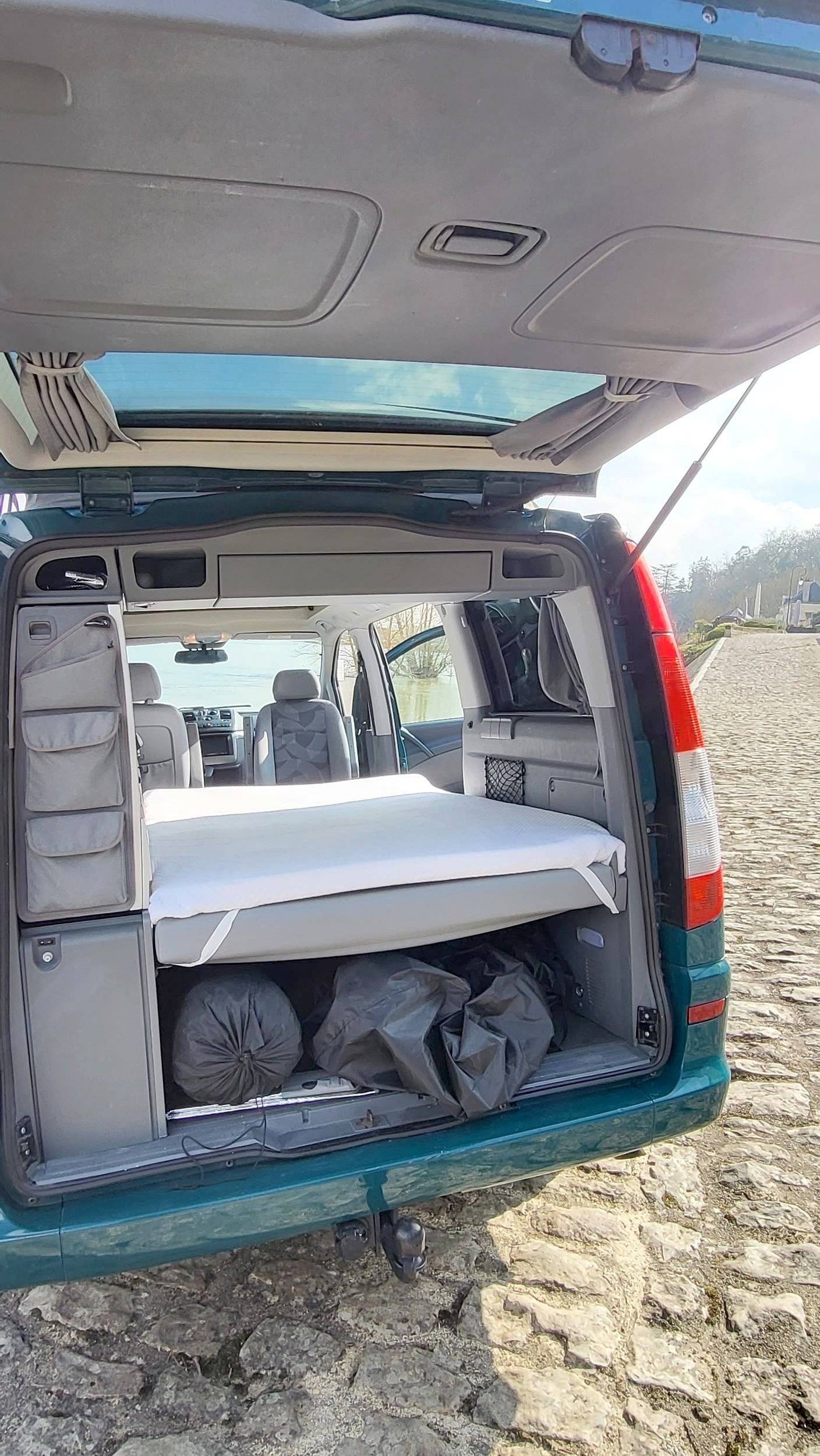 Couchages Mercedes 2,2 l CDI 160 ch. - Yescapa