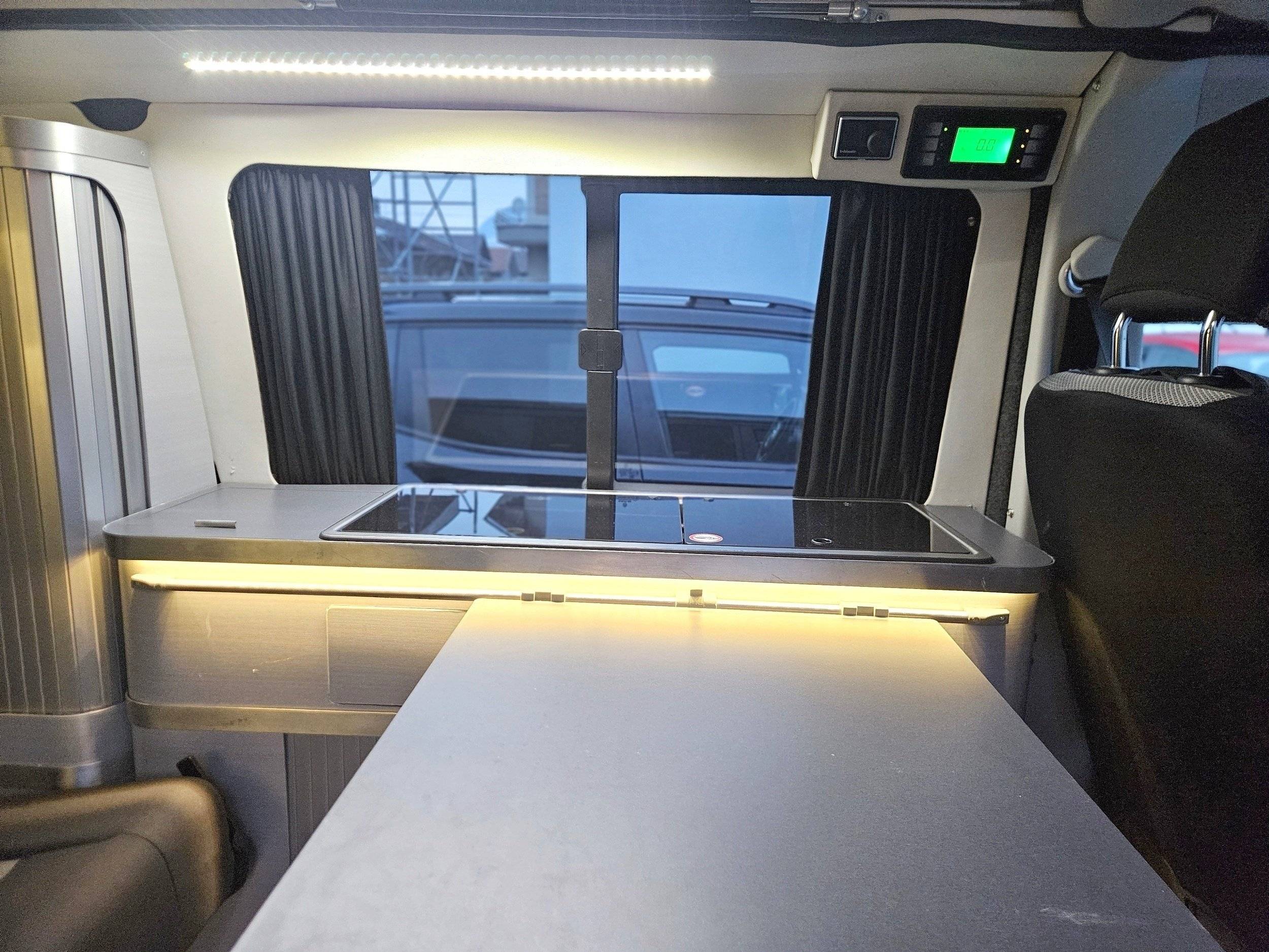 Dining Area Volkswagen T6 2 l 140 ch - Yescapa