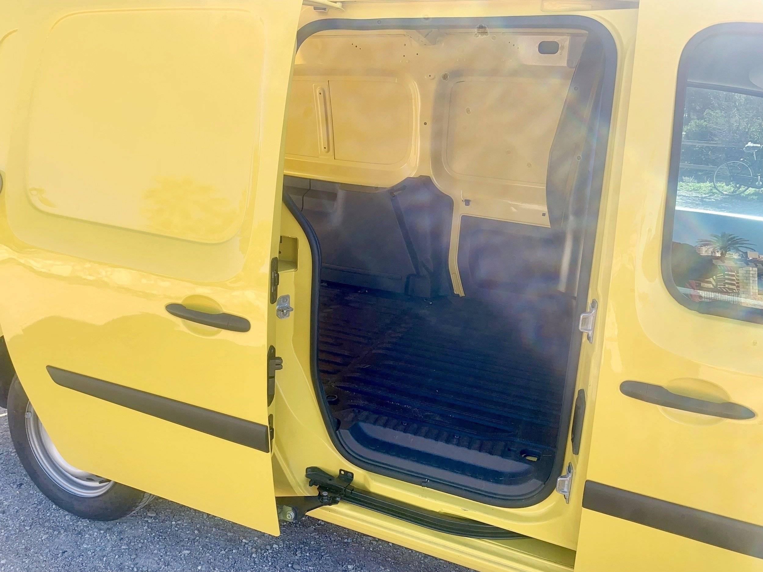 Plazas en cama Renault Kangoo Maxi - Yescapa
