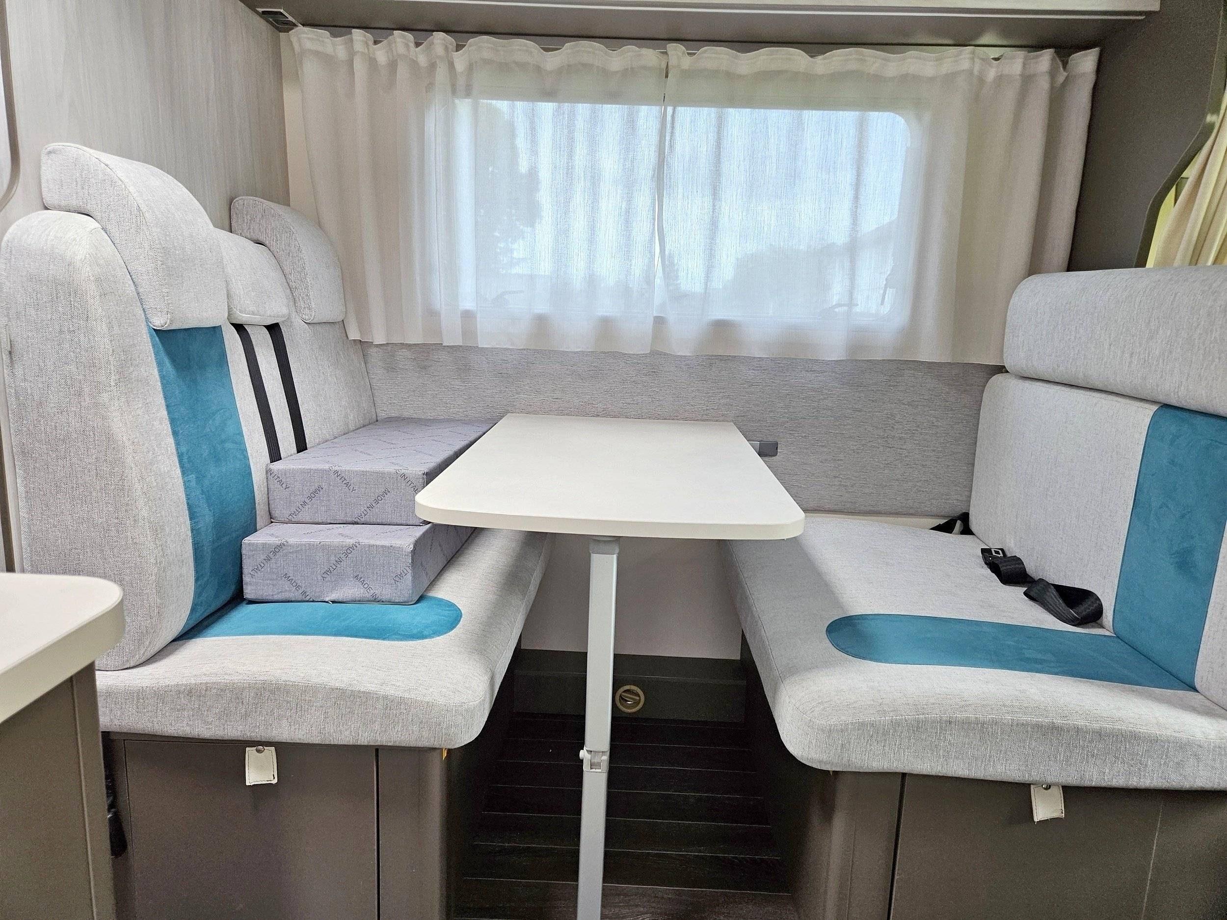 Coin repas Ford ford transit - Yescapa