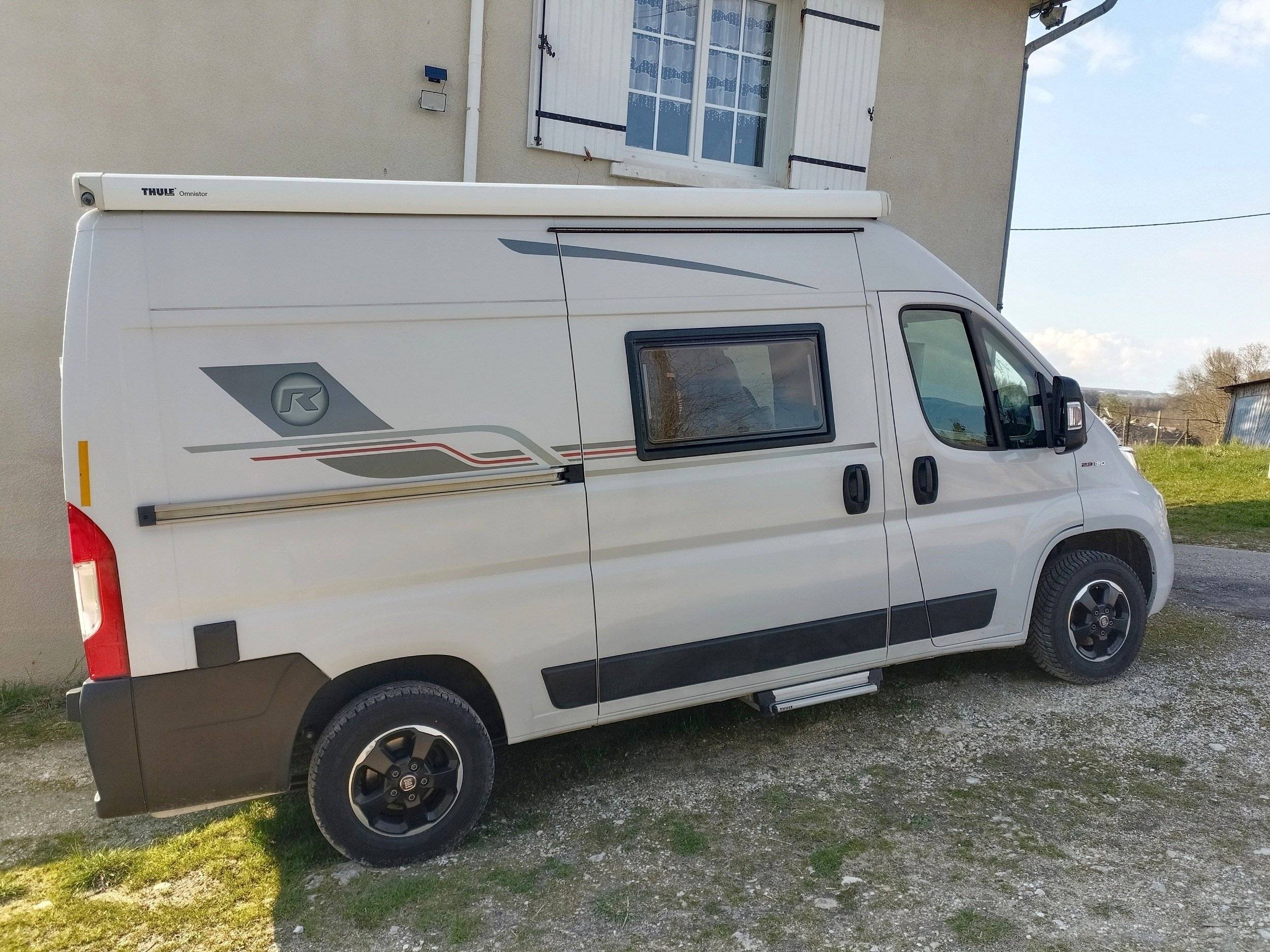 Vista frontale a ¾ Fiat 2,3 l 130 ch. - Yescapa