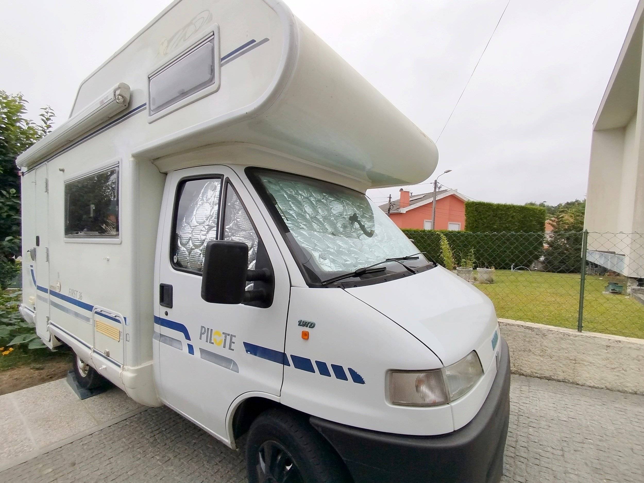 Vista frontale a ¾ Fiat Fiat Ducato - Yescapa