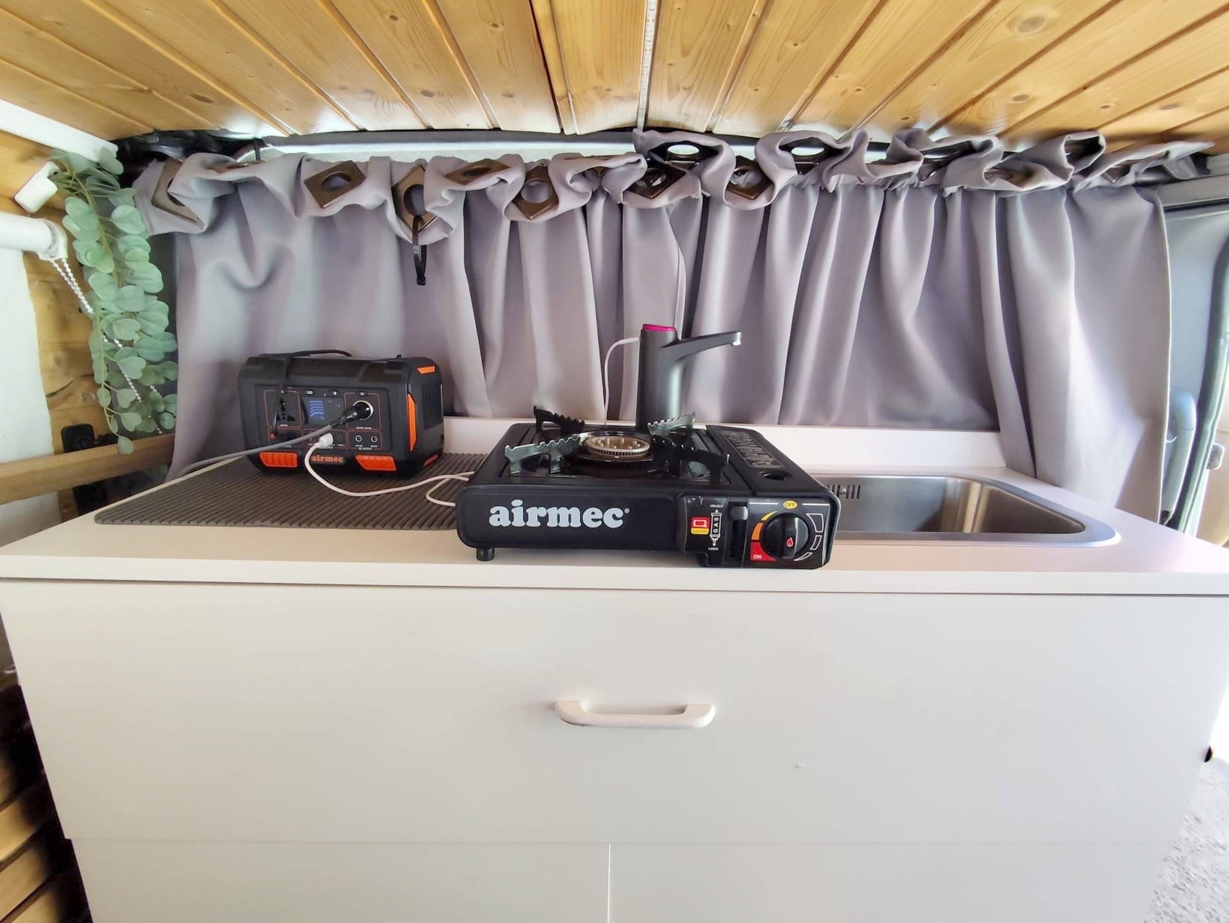 Alpes Camping-Car Vivaro 1,9 CDTI 100ch