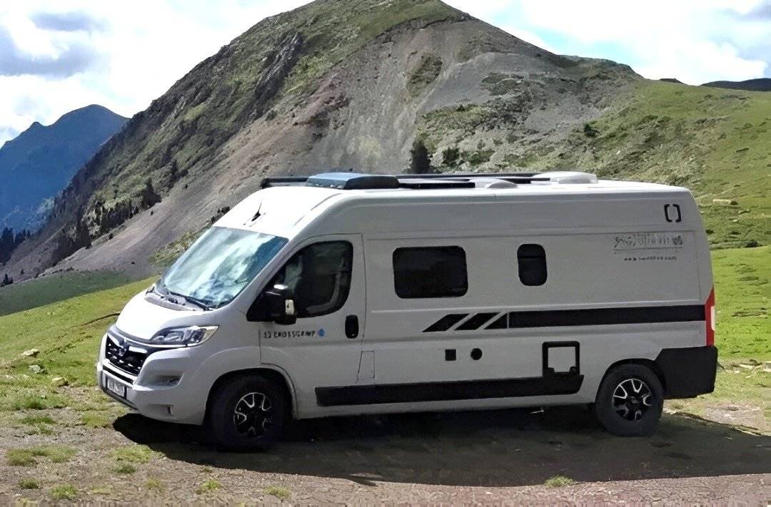 Vue avant de 3/4 Opel opel - Yescapa