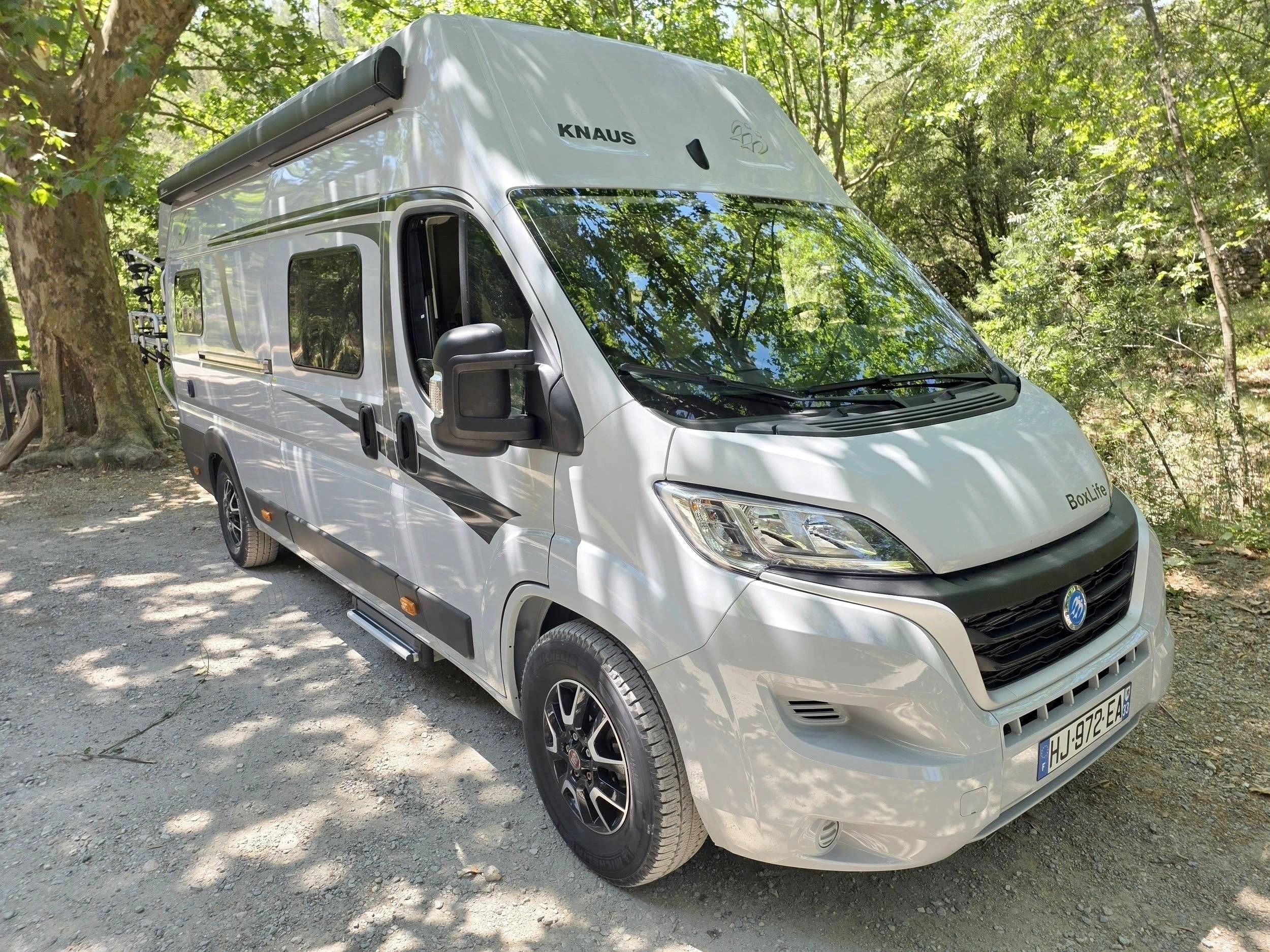 Vista del vehículo ángulo delantero Fiat Ducato 2,3 l Multijet 140ch - Yescapa