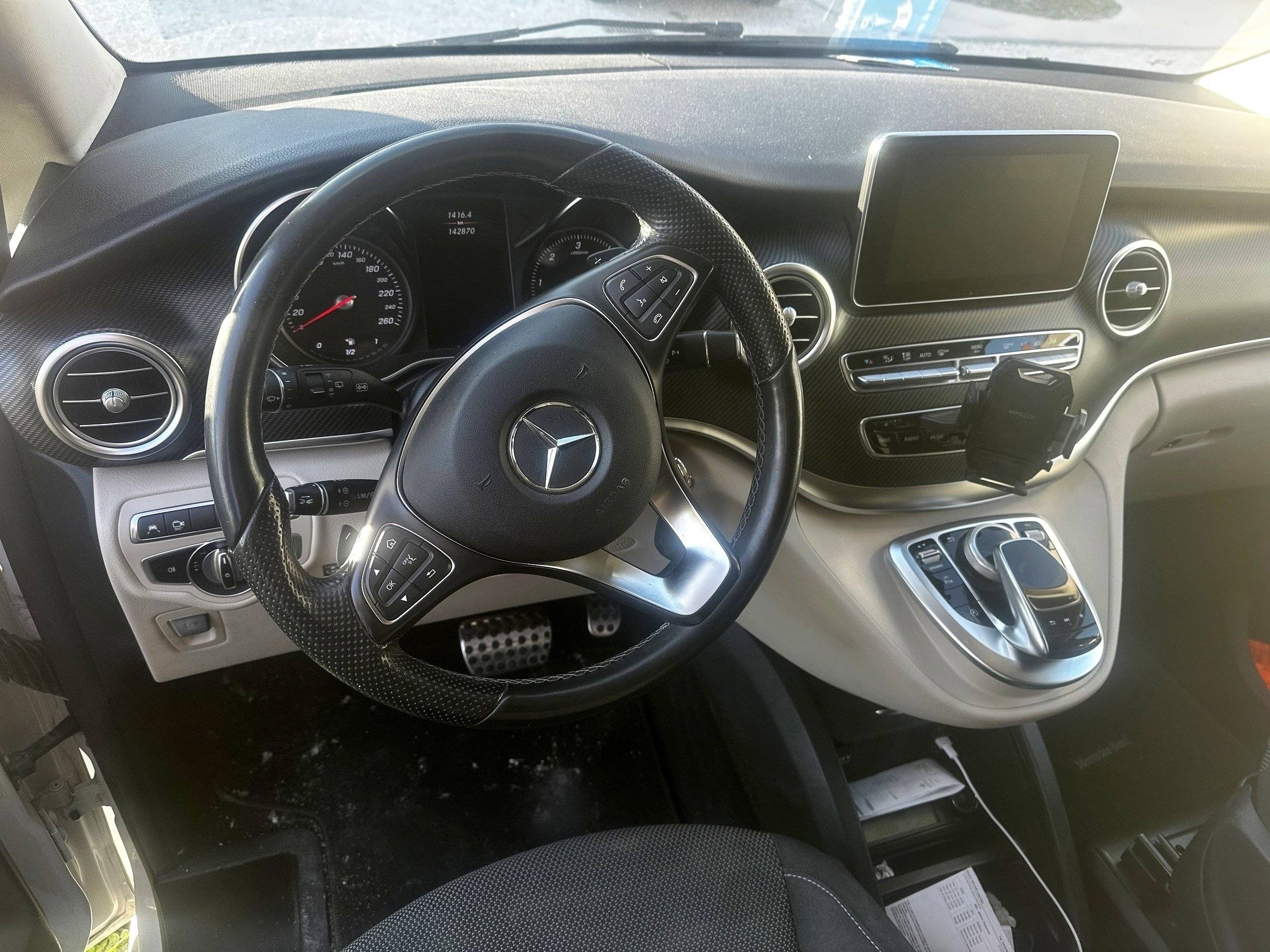 Cabina di guida Mercedes 2,15 l 190 ch - Yescapa