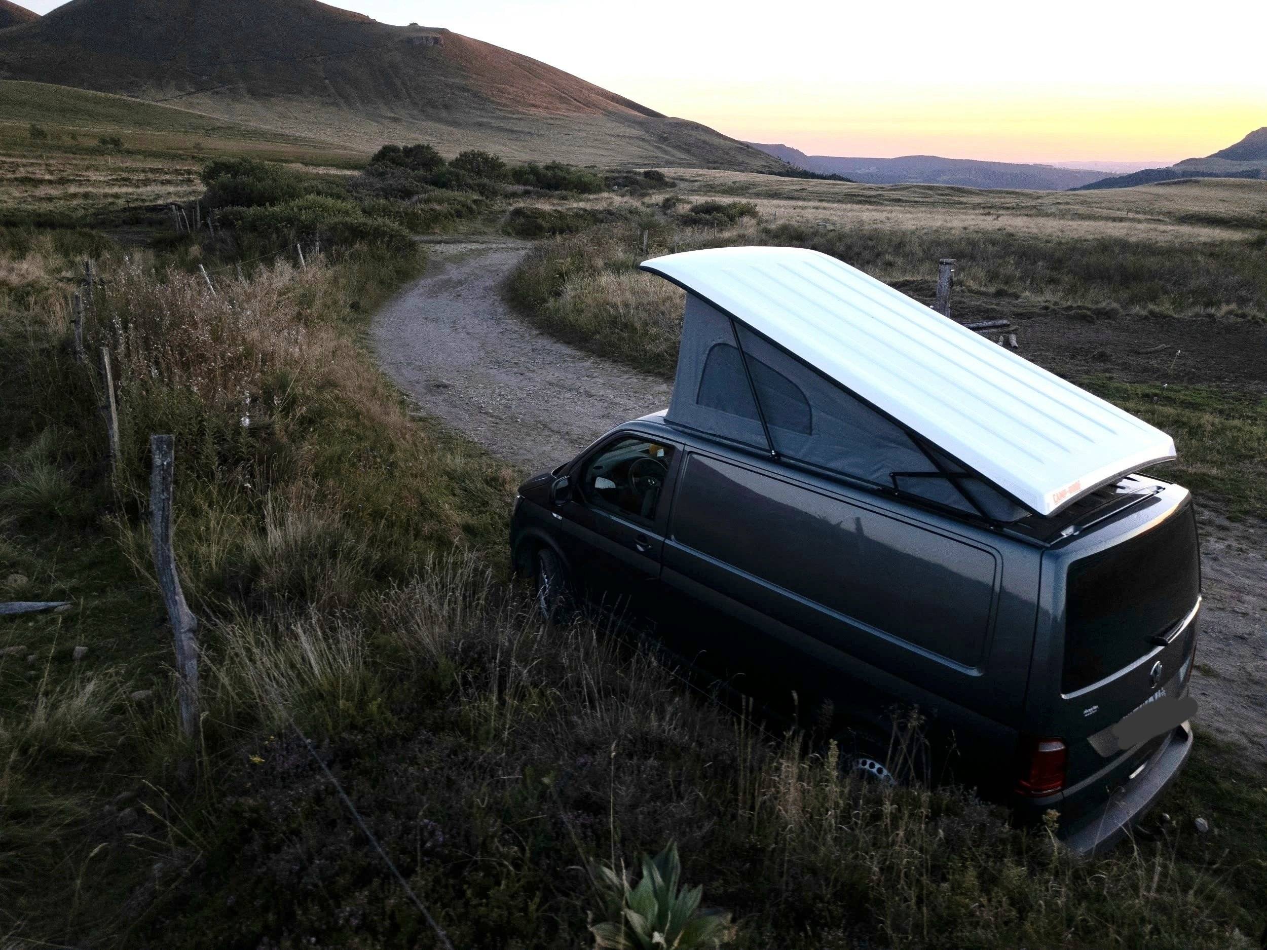 schräge Vorderansicht Volkswagen T6 2 l 102 ch - Yescapa