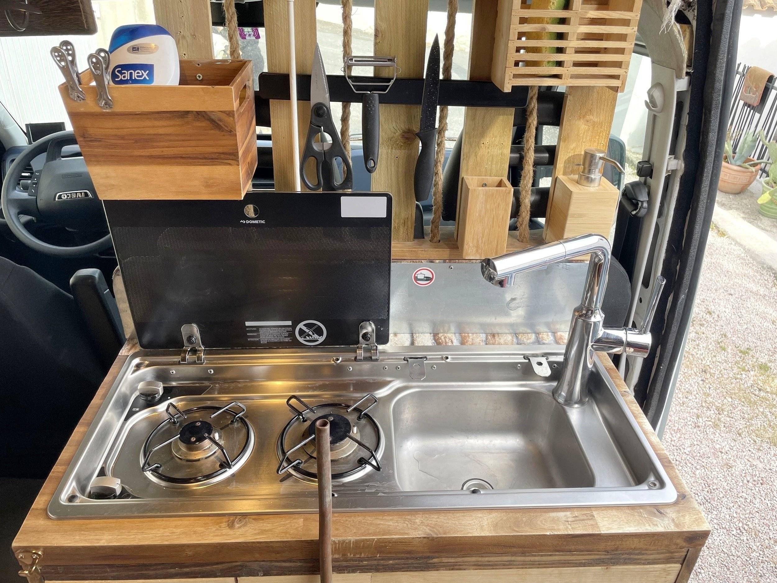 Angolo cucina Iveco Daily 2,3 HPI 116 ch. - Yescapa